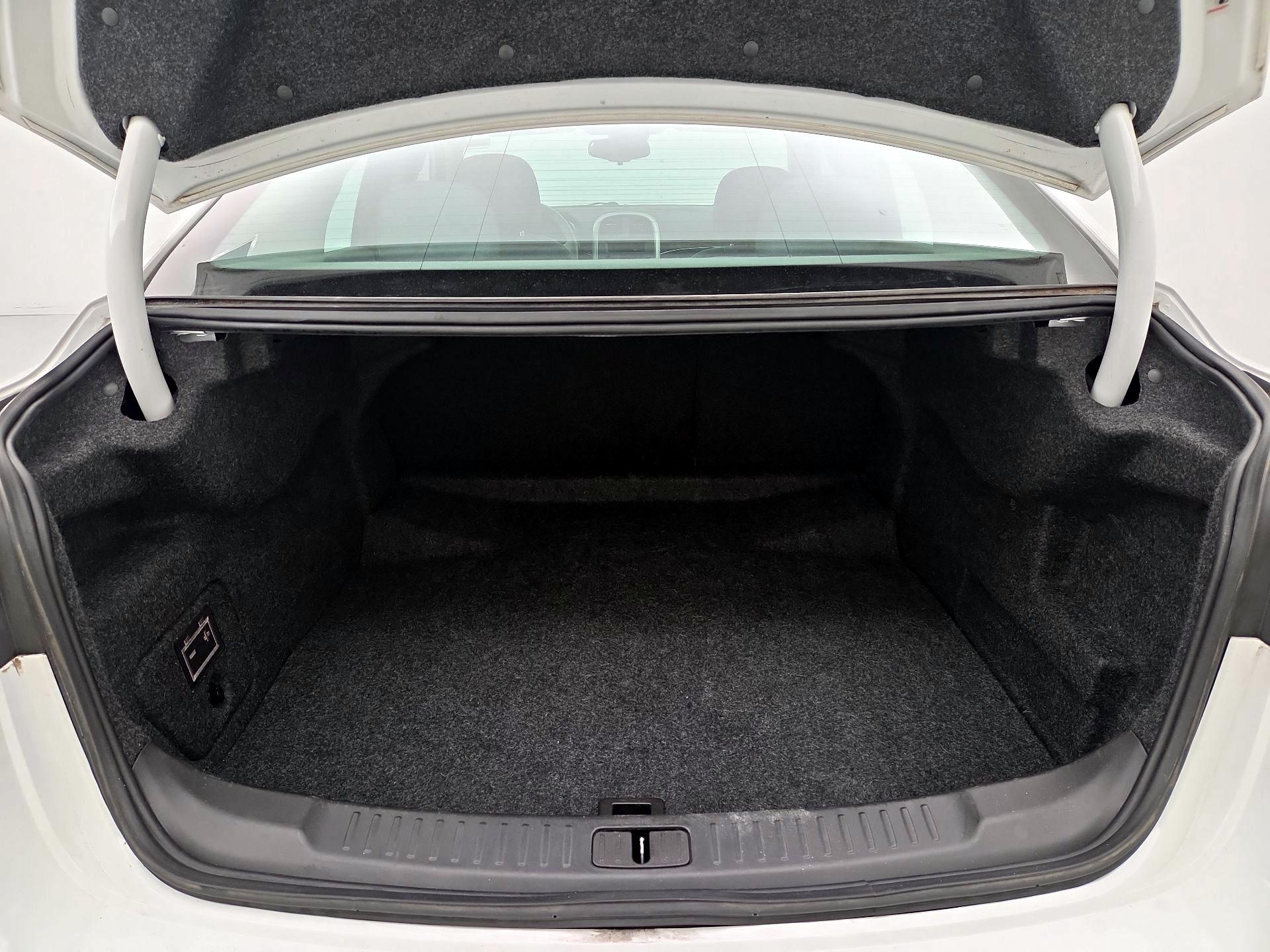 Thumbnail: 2016 Chevrolet Malibu - 19