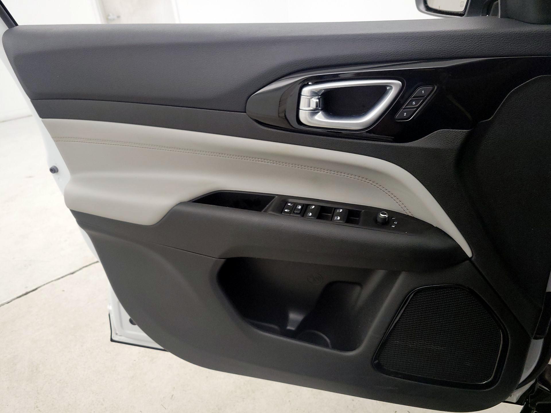 Thumbnail: 2022 Jeep Compass - 12