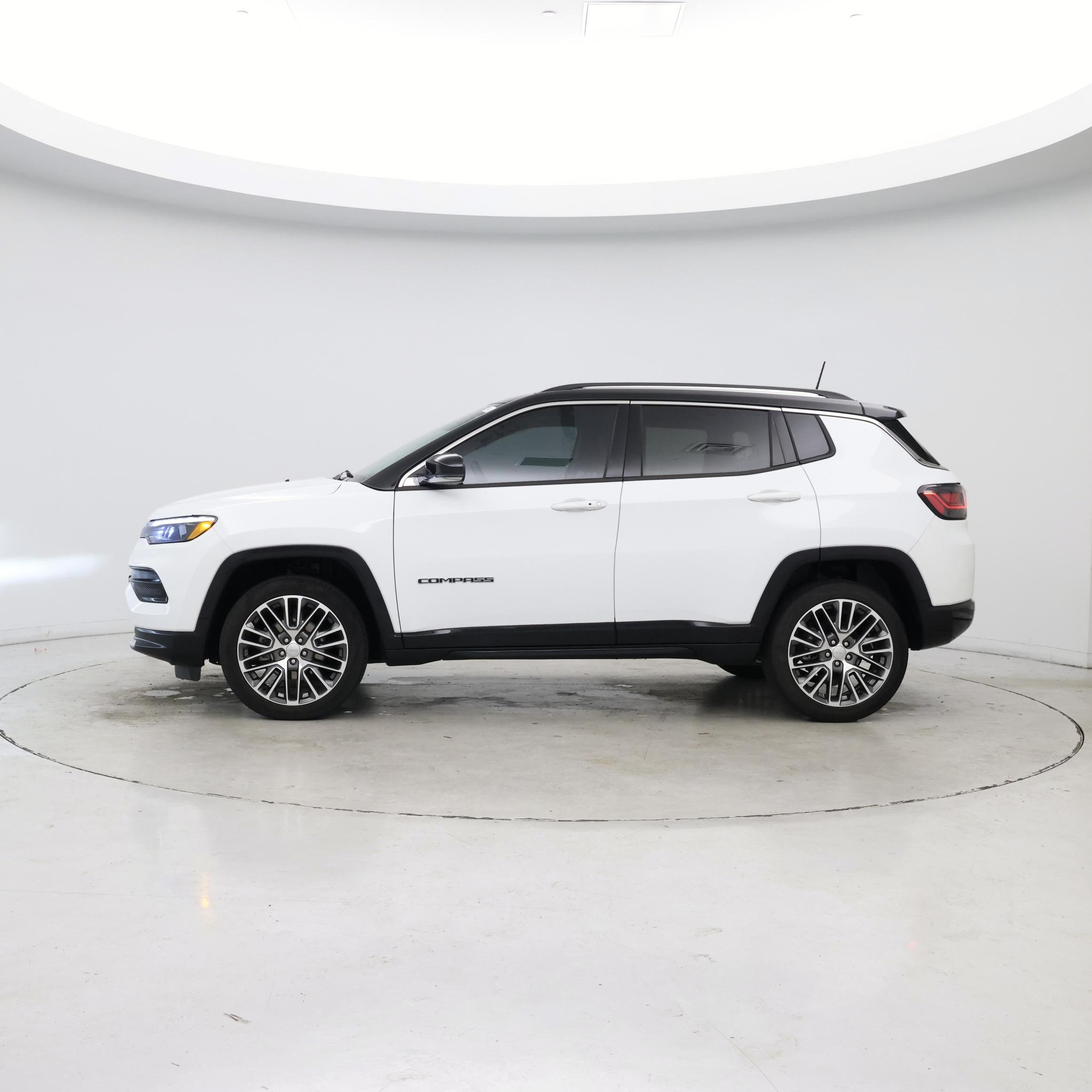 Thumbnail: 2022 Jeep Compass - 3