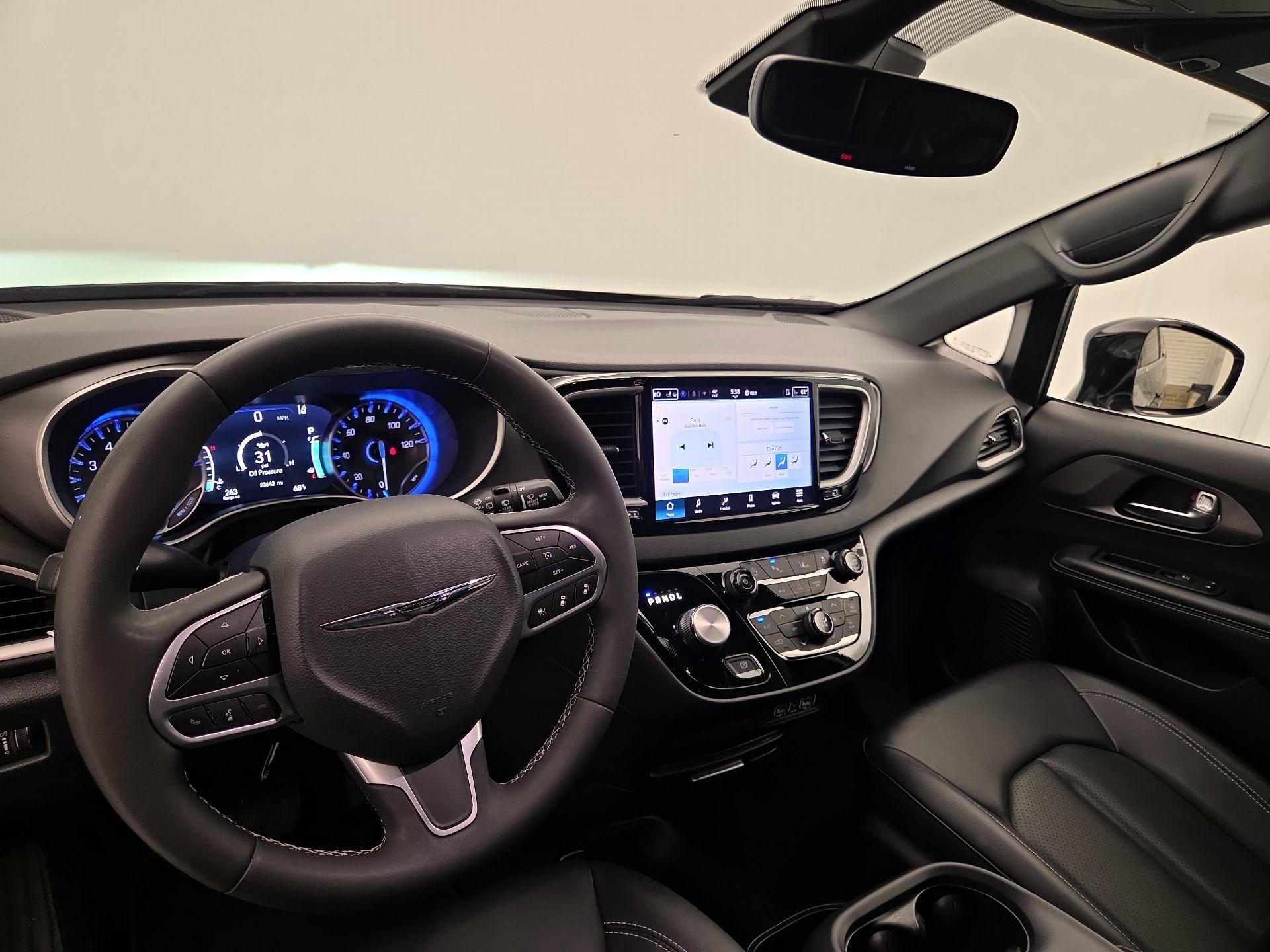 Thumbnail: 2025 Chrysler Pacifica - 9