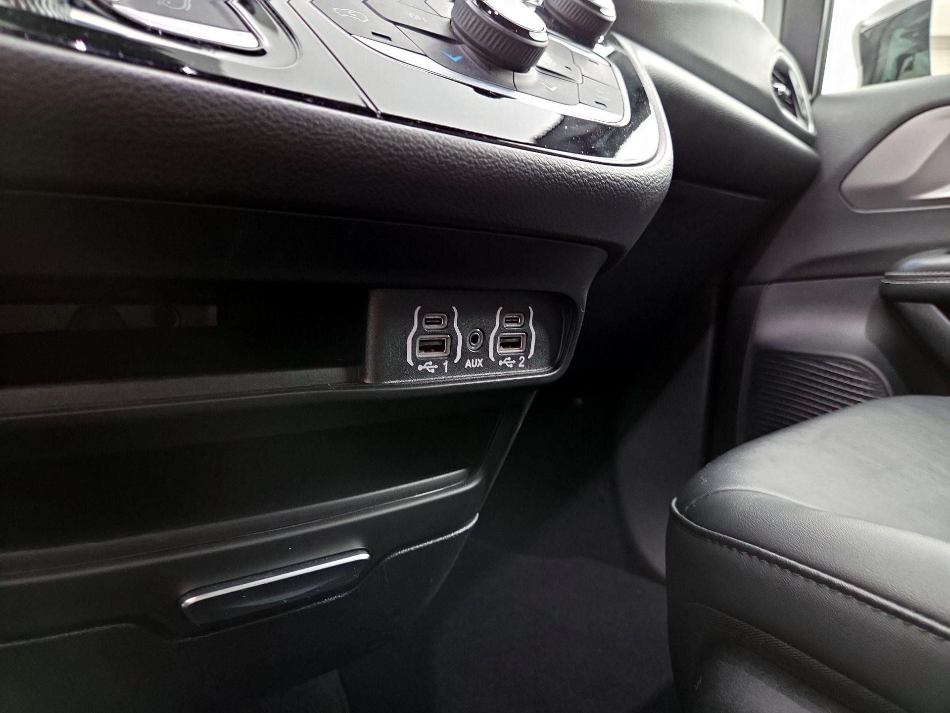 Thumbnail: 2025 Chrysler Pacifica - 18