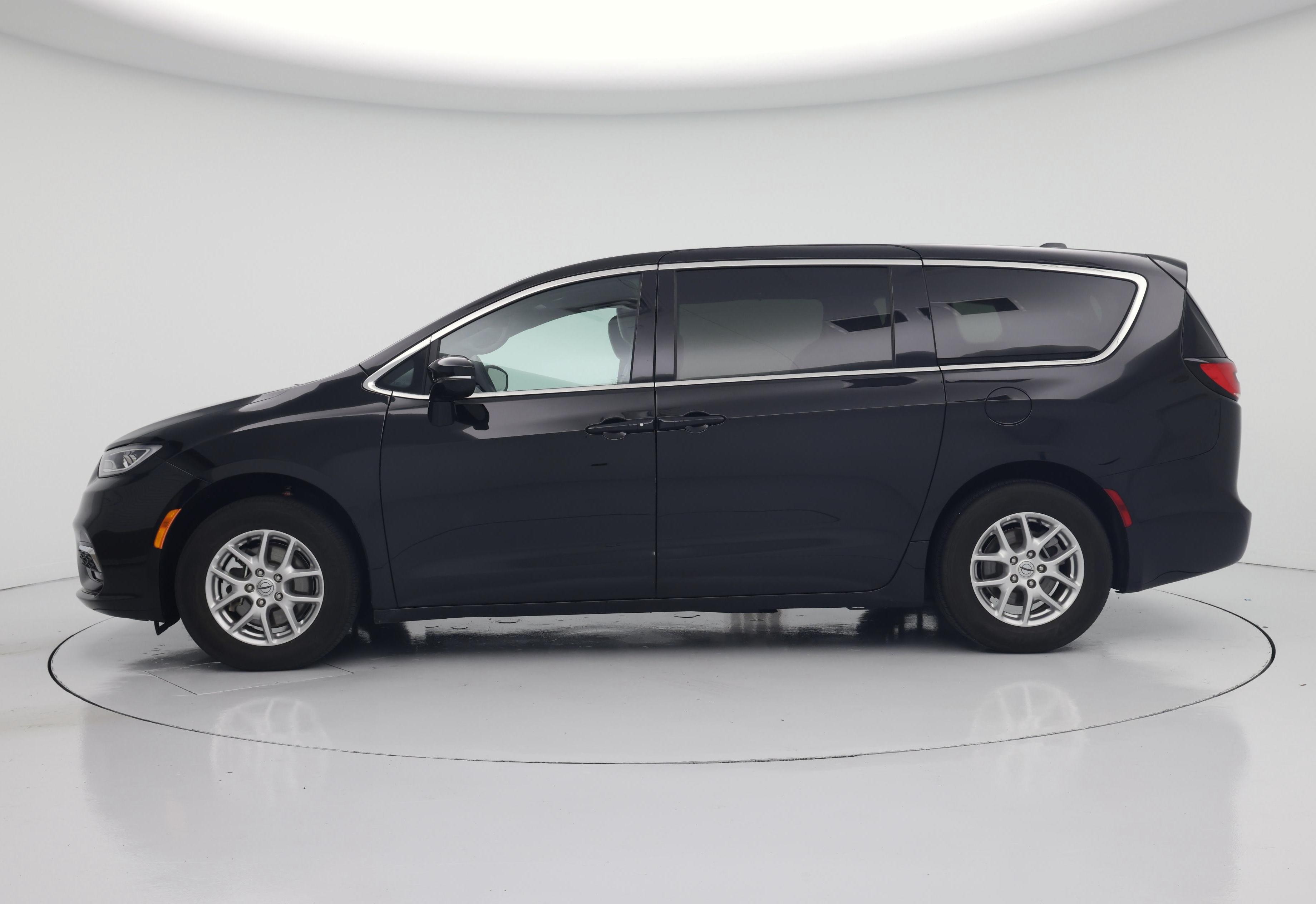 Thumbnail: 2025 Chrysler Pacifica - 3