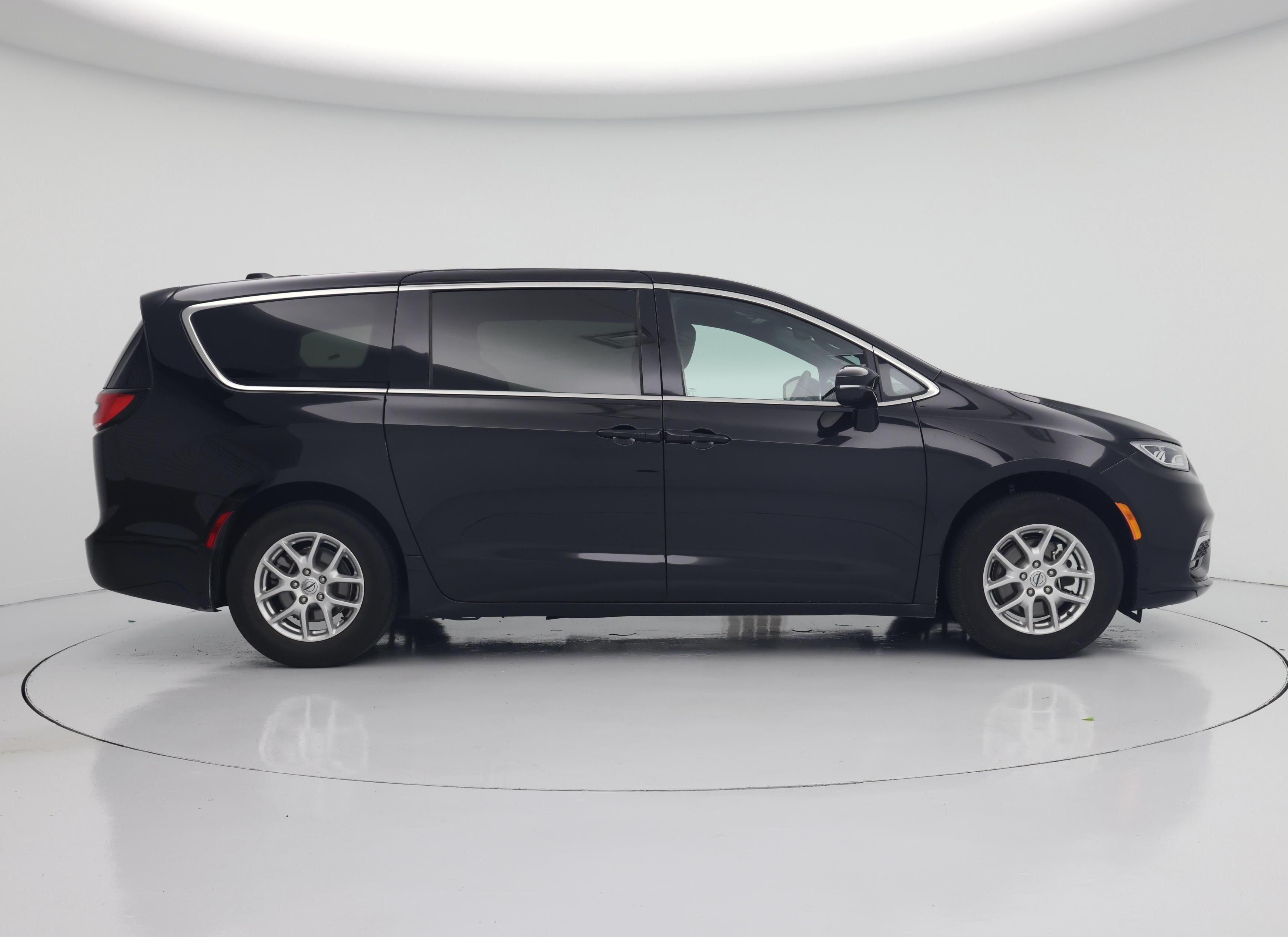 Thumbnail: 2025 Chrysler Pacifica - 7