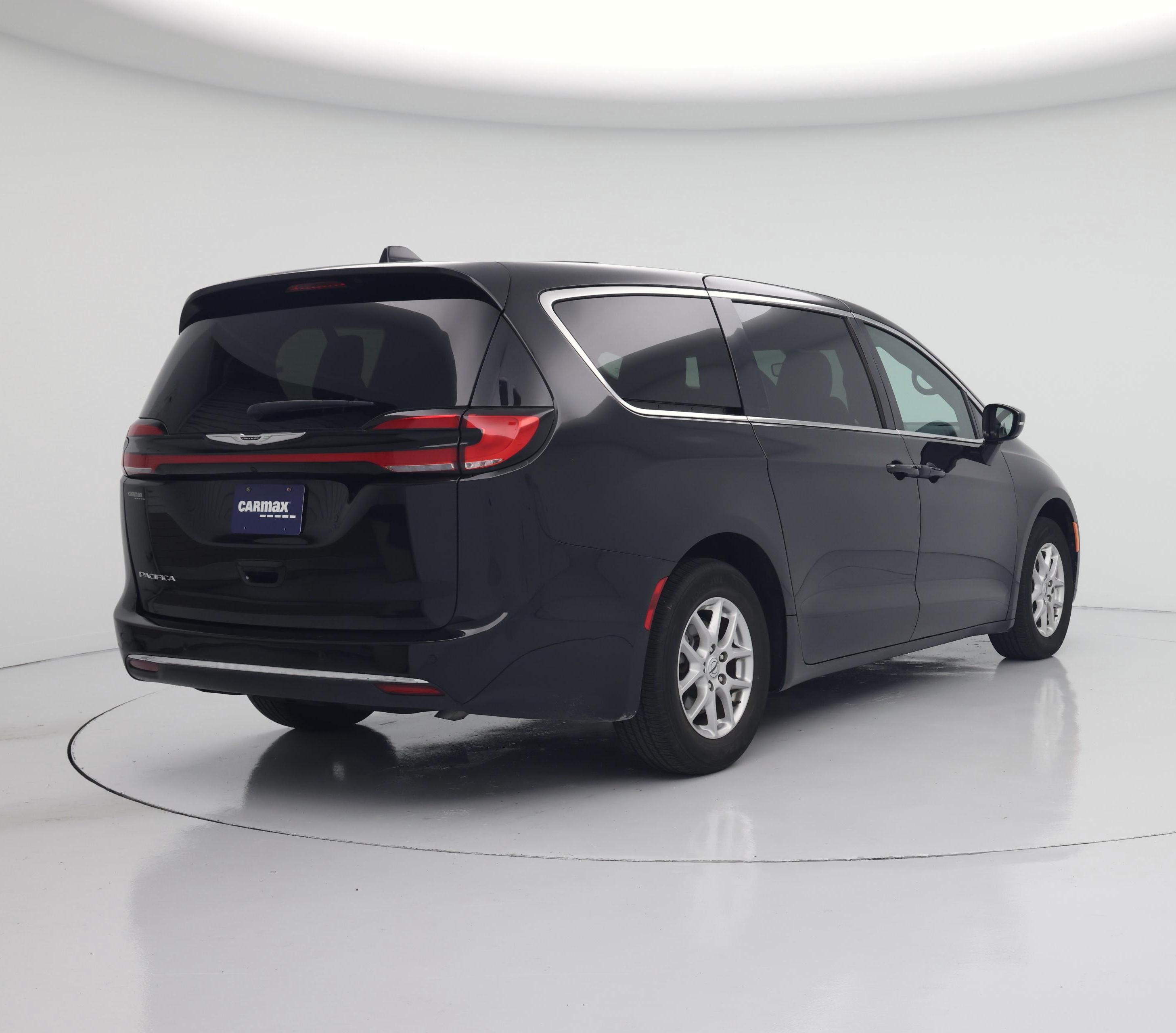 Thumbnail: 2025 Chrysler Pacifica - 8