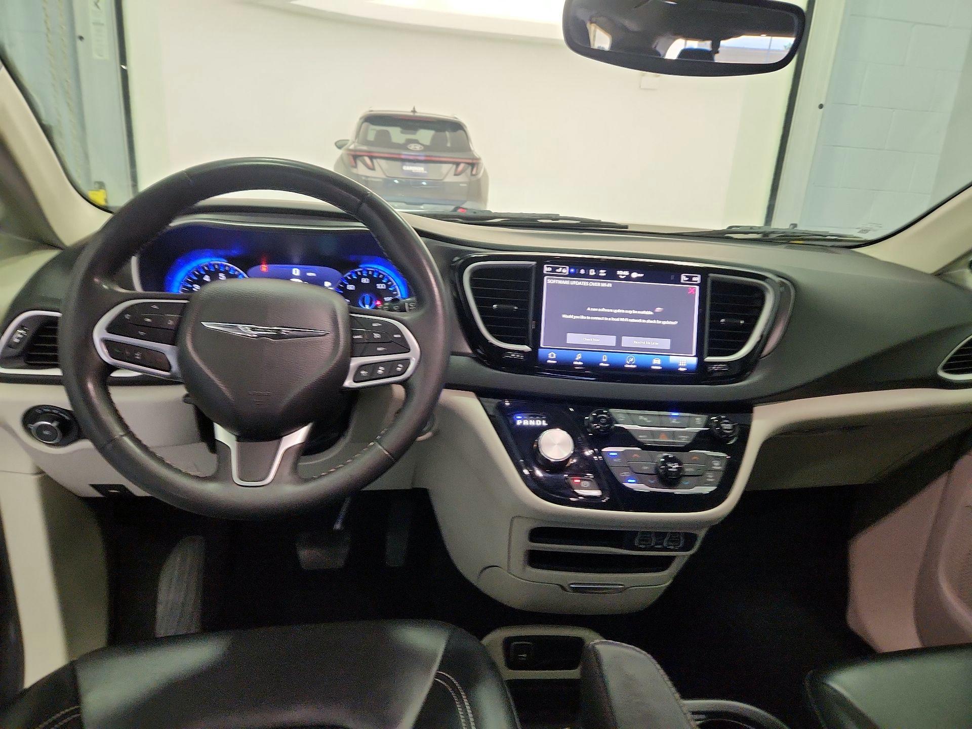 Thumbnail: 2023 Chrysler Pacifica - 10
