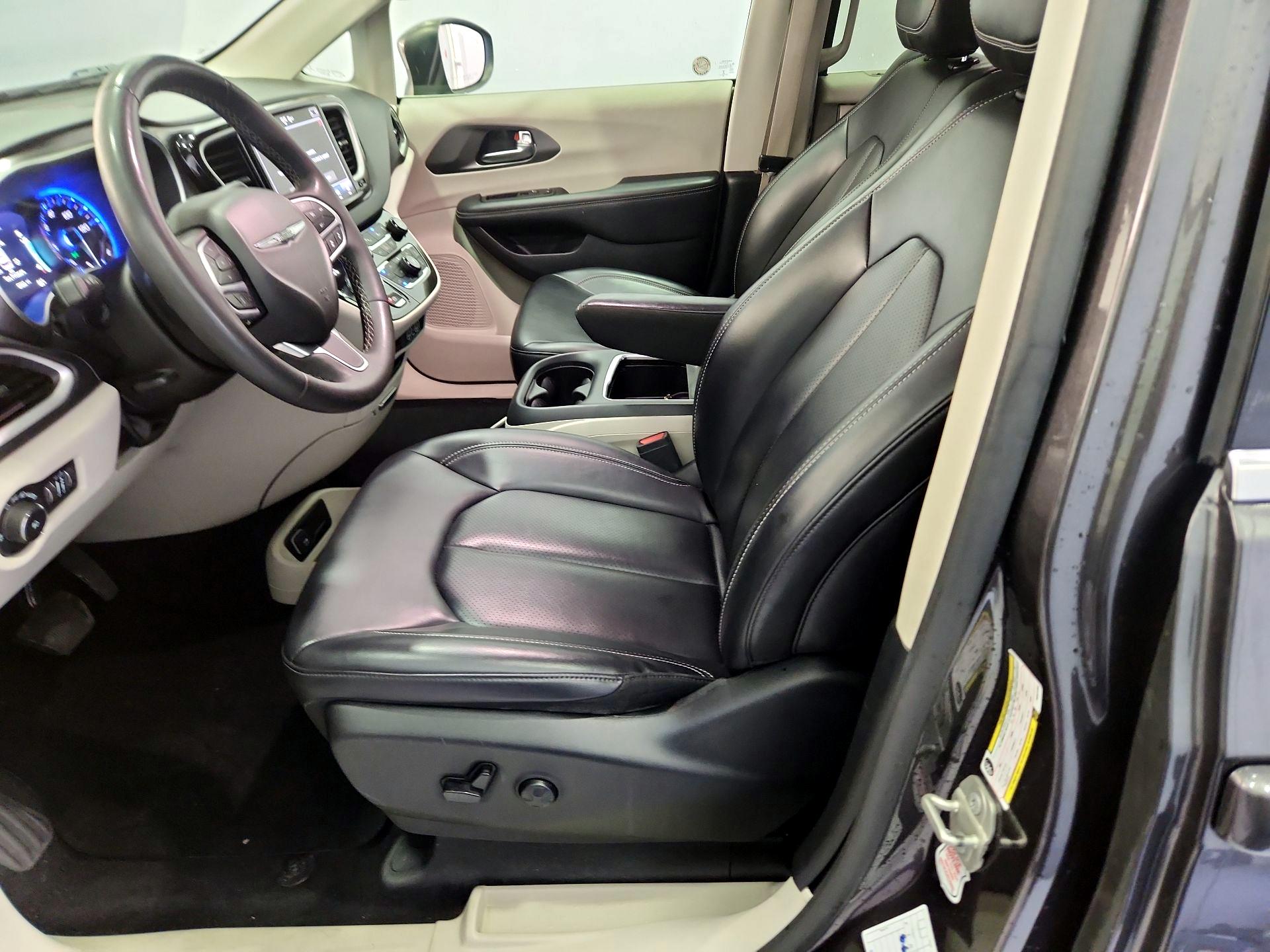 Thumbnail: 2023 Chrysler Pacifica - 11