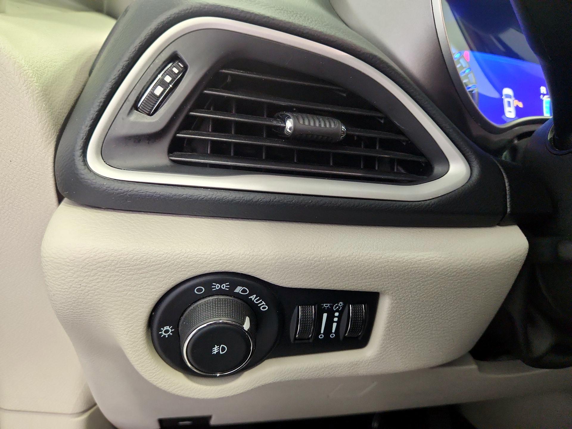 Thumbnail: 2023 Chrysler Pacifica - 13