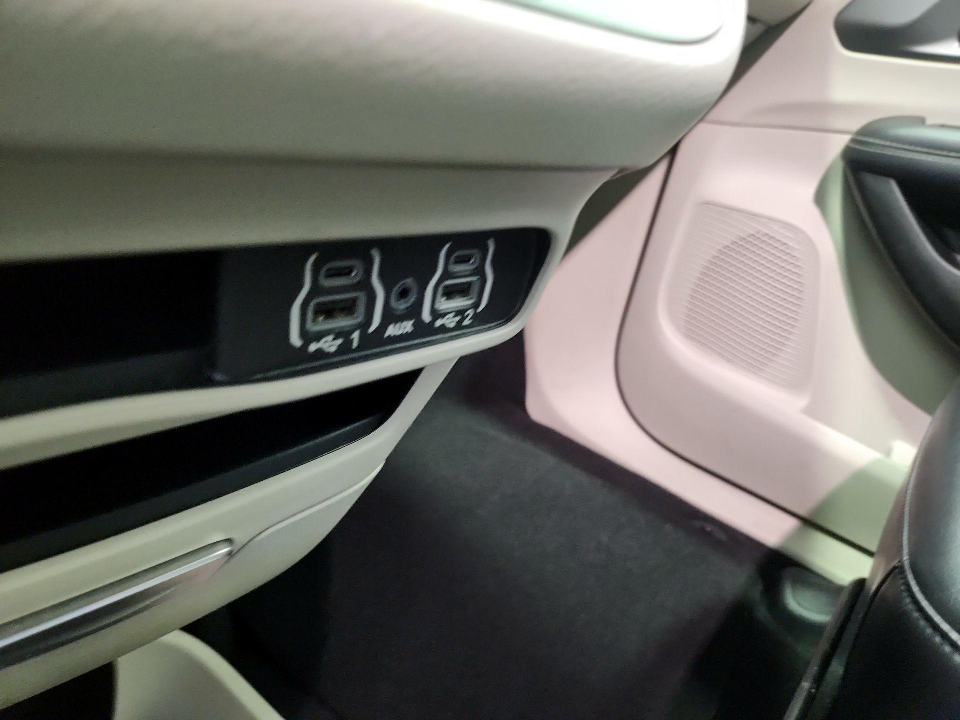 Thumbnail: 2023 Chrysler Pacifica - 18