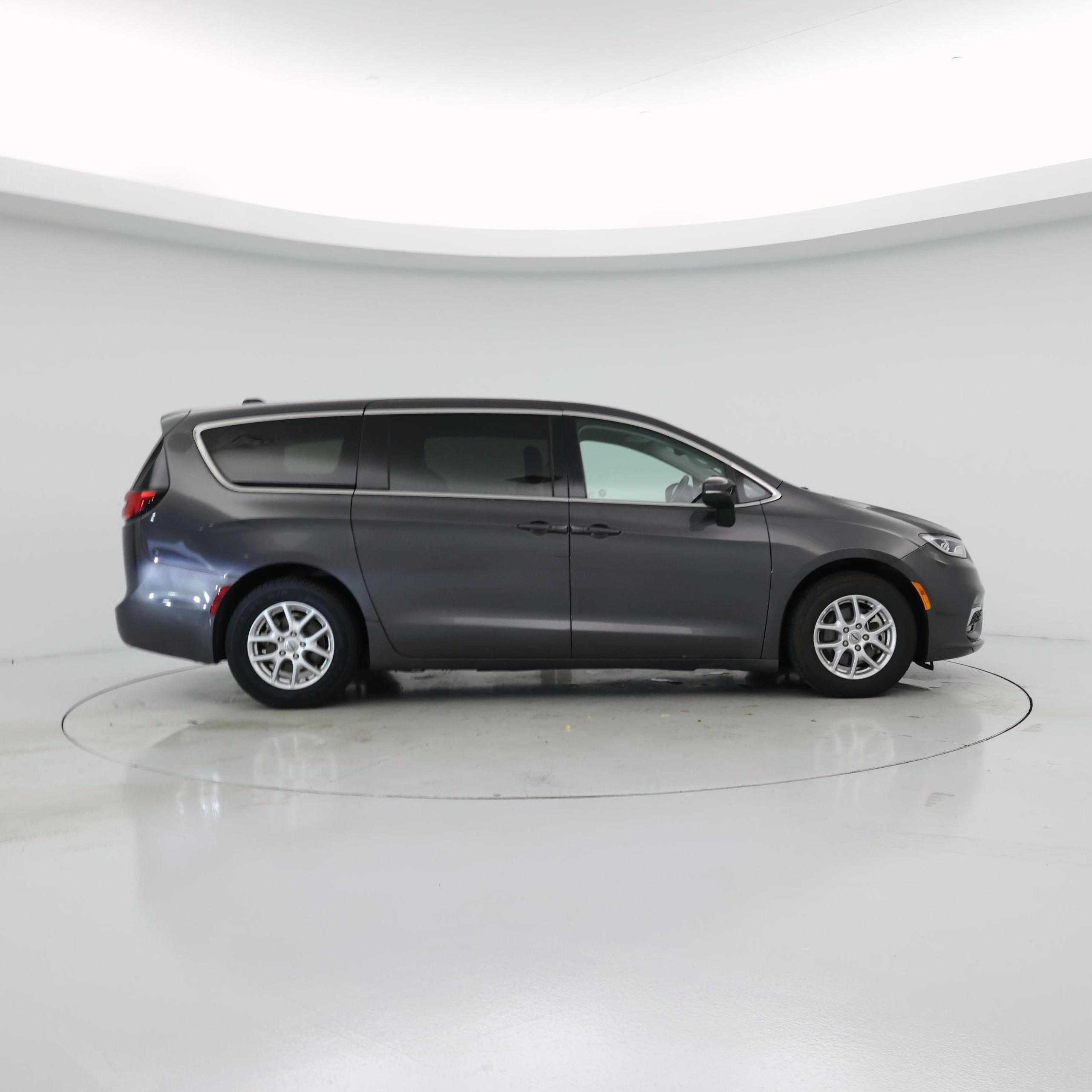Thumbnail: 2023 Chrysler Pacifica - 7