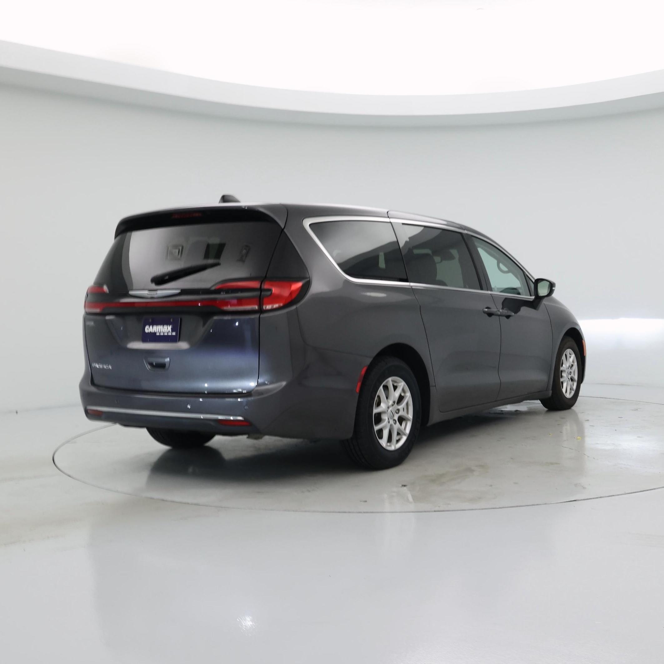 Thumbnail: 2023 Chrysler Pacifica - 8