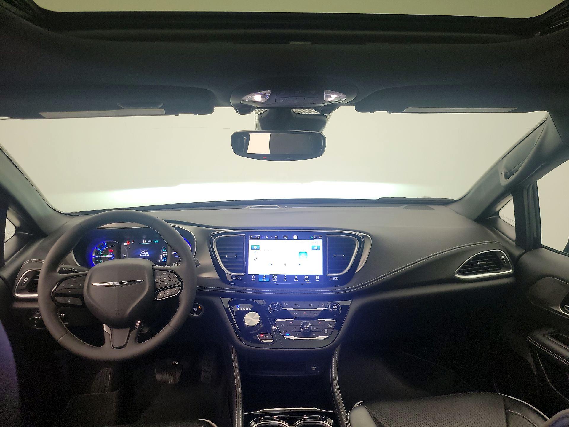 Thumbnail: 2023 Chrysler Pacifica - 9