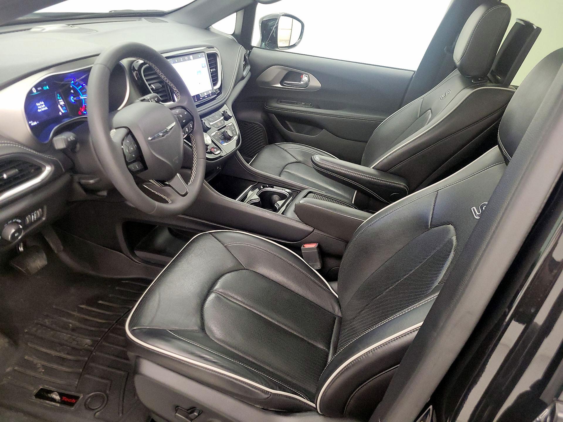Thumbnail: 2023 Chrysler Pacifica - 11