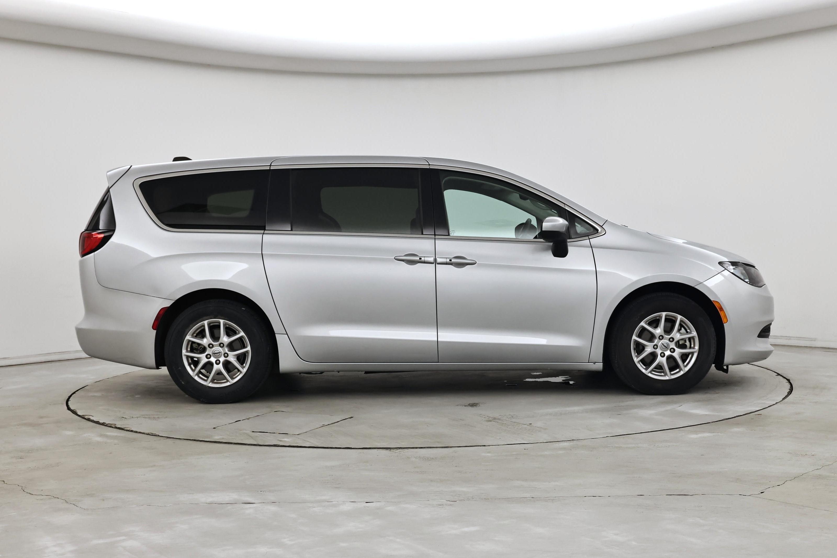 Thumbnail: 2023 Chrysler Voyager - 7