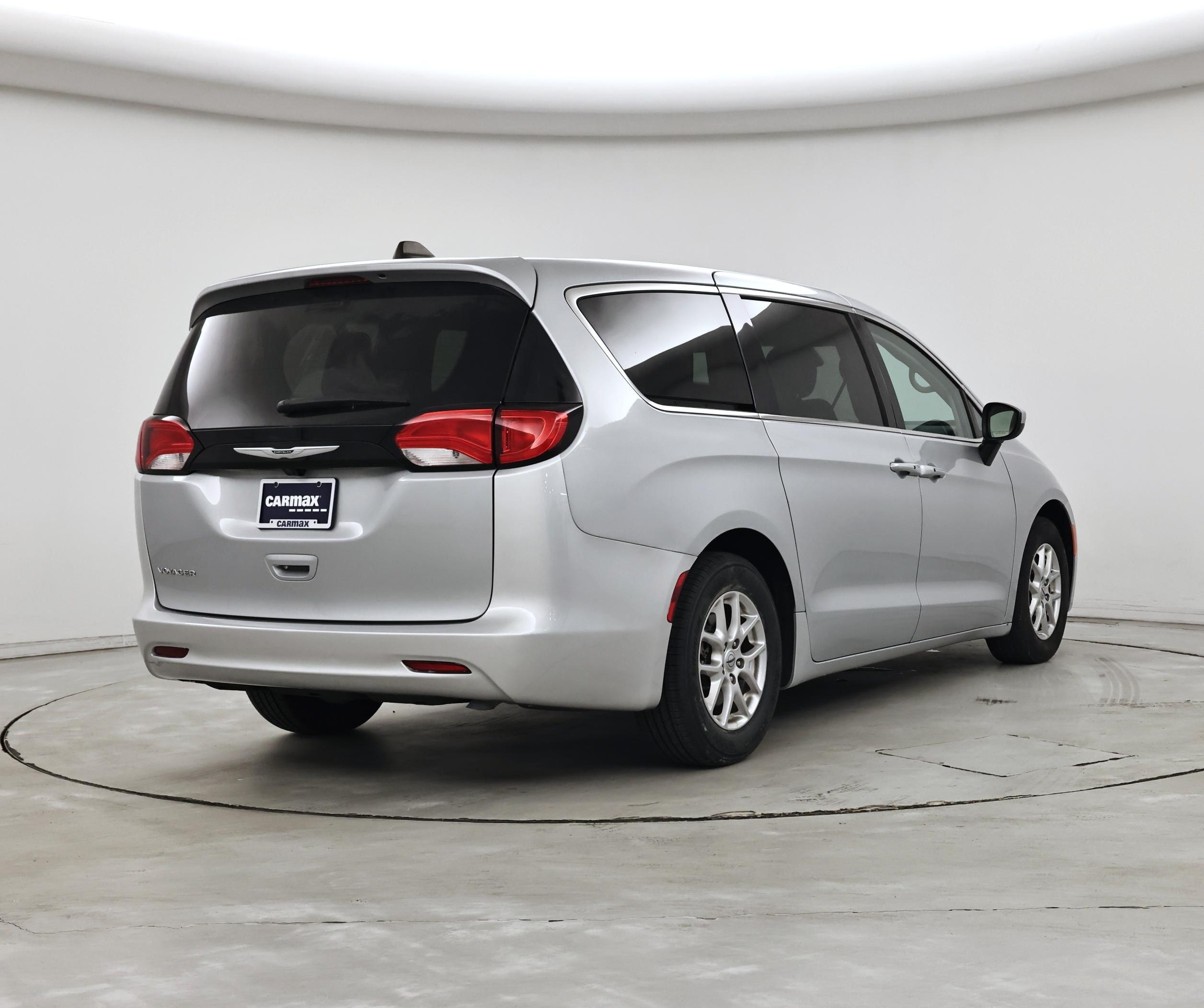 Thumbnail: 2023 Chrysler Voyager - 8