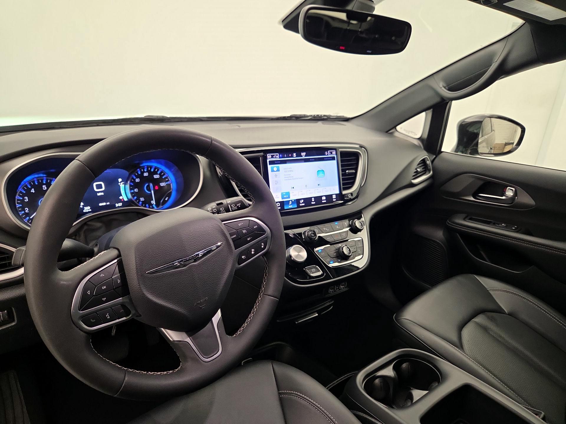 Thumbnail: 2025 Chrysler Pacifica - 9