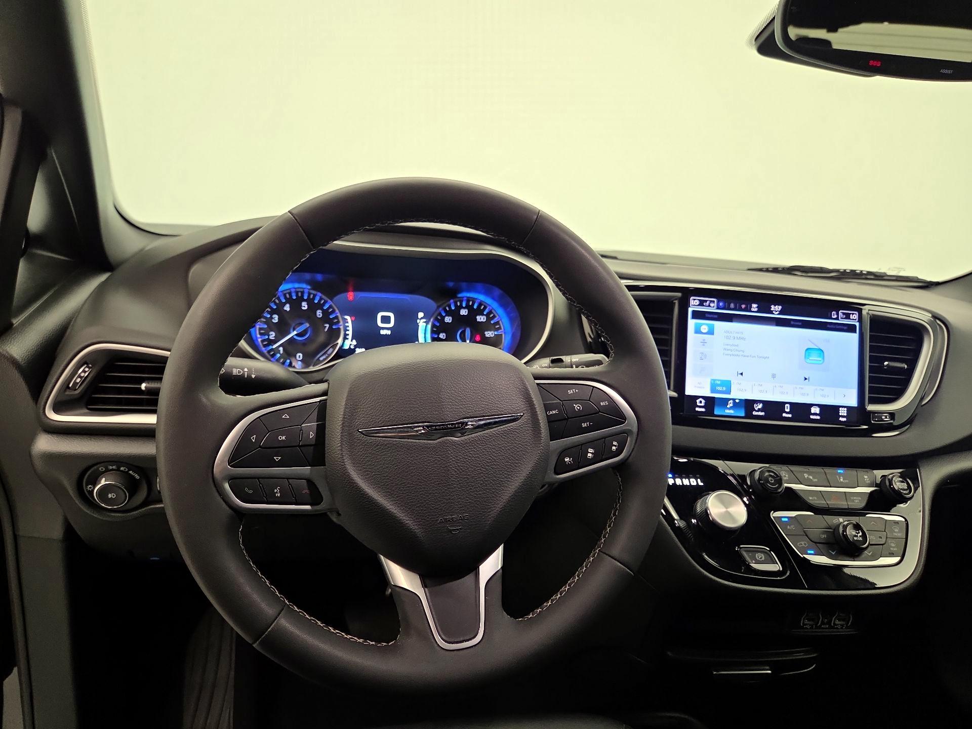Thumbnail: 2025 Chrysler Pacifica - 10