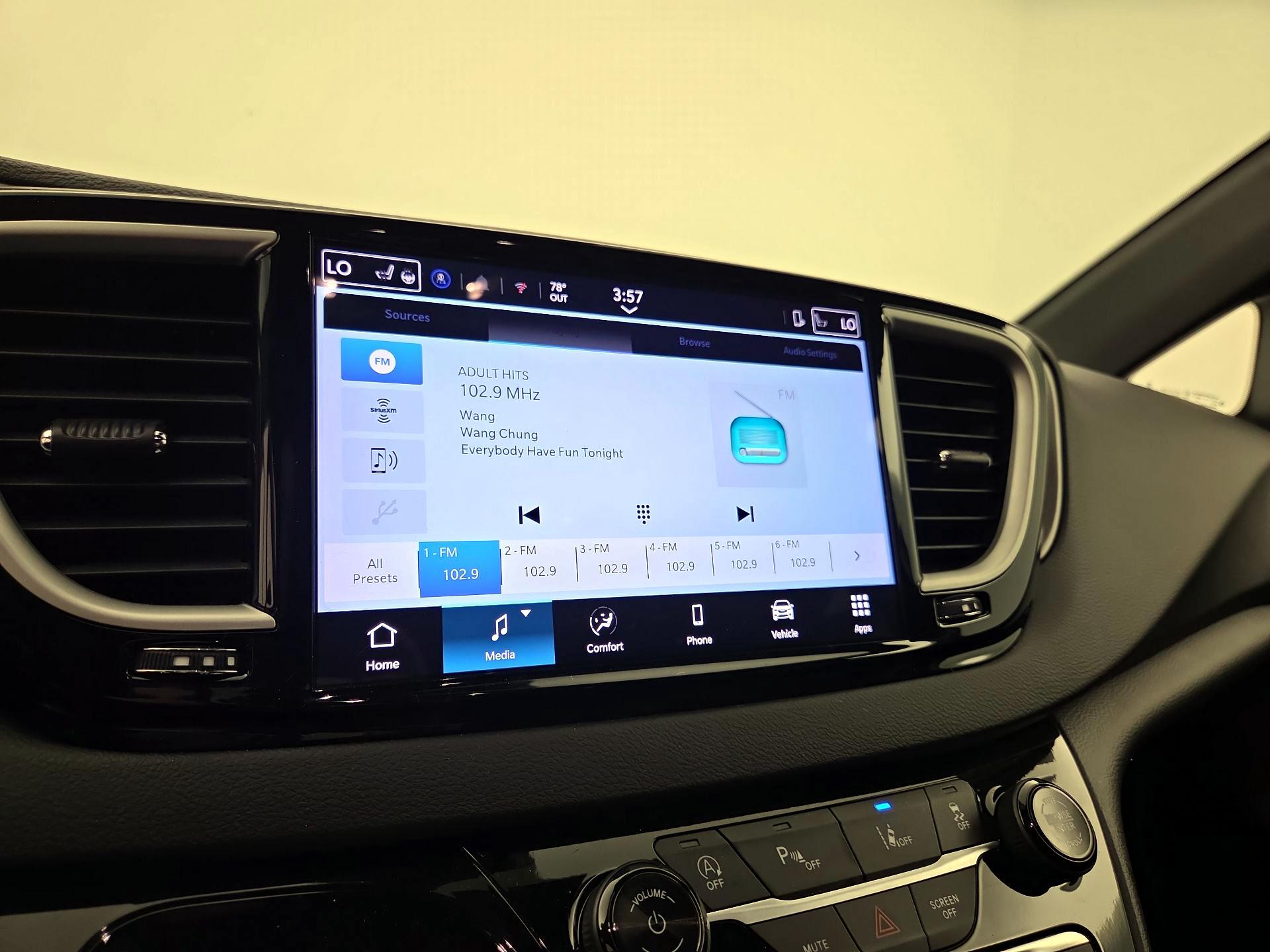 Thumbnail: 2025 Chrysler Pacifica - 15