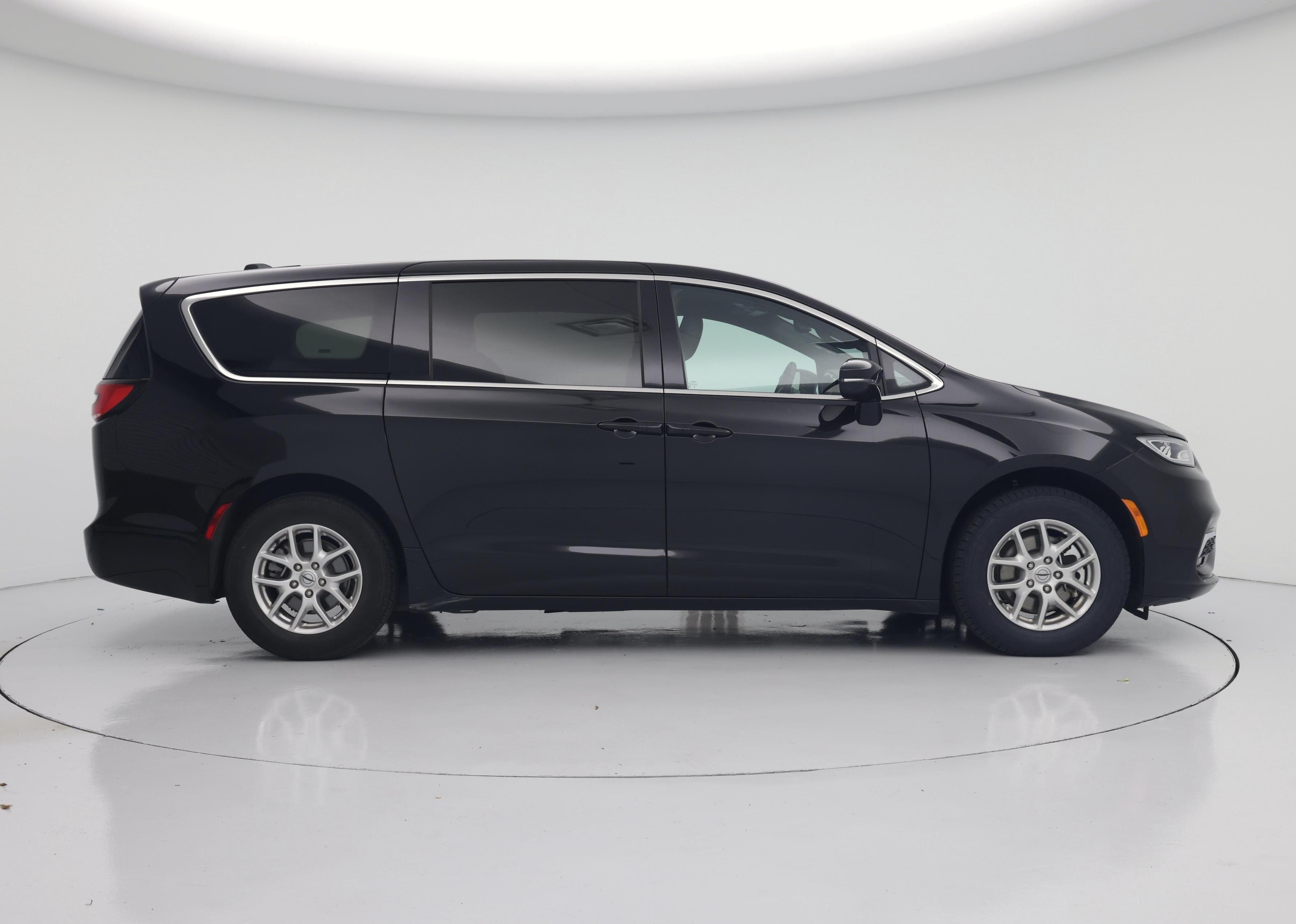 Thumbnail: 2025 Chrysler Pacifica - 7