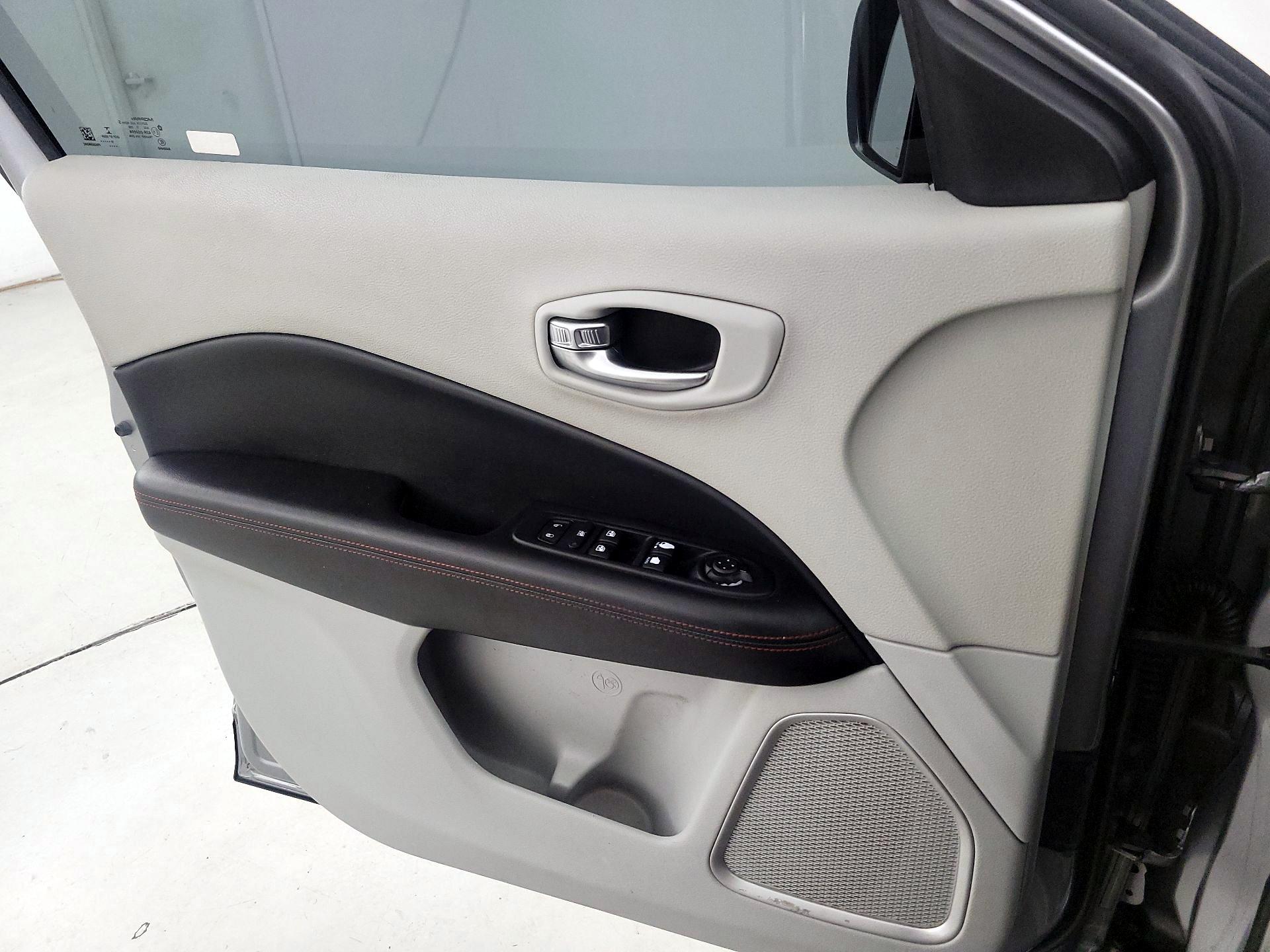 Thumbnail: 2020 Jeep Compass - 12