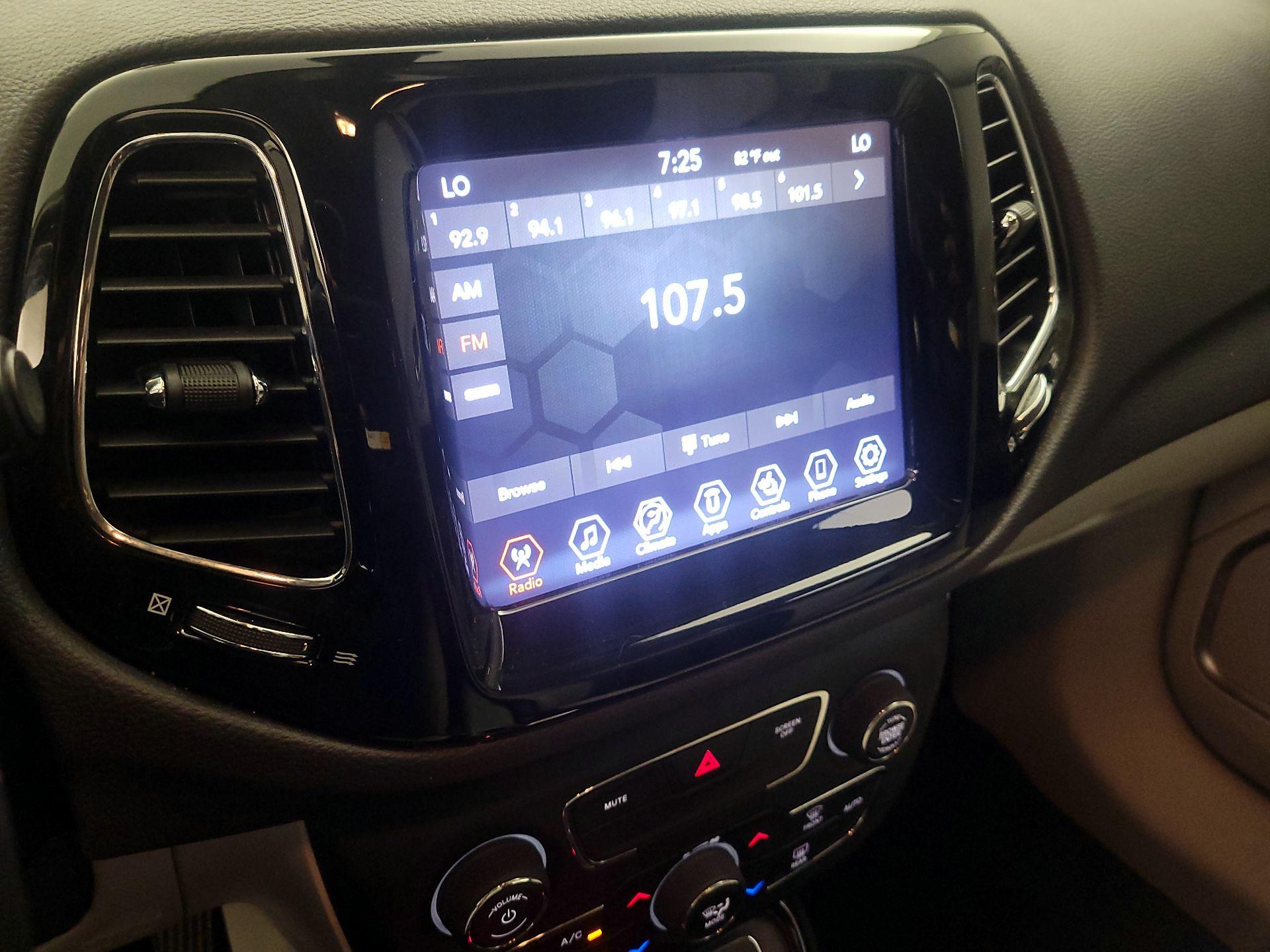 Thumbnail: 2020 Jeep Compass - 15
