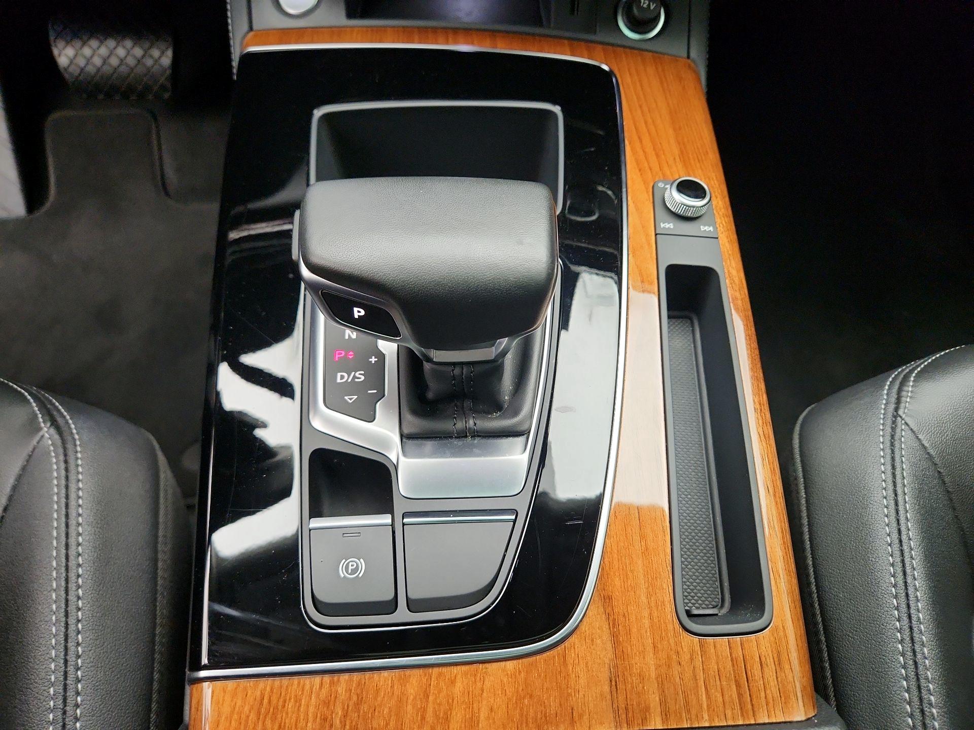 Thumbnail: 2023 Audi Q5 - 17