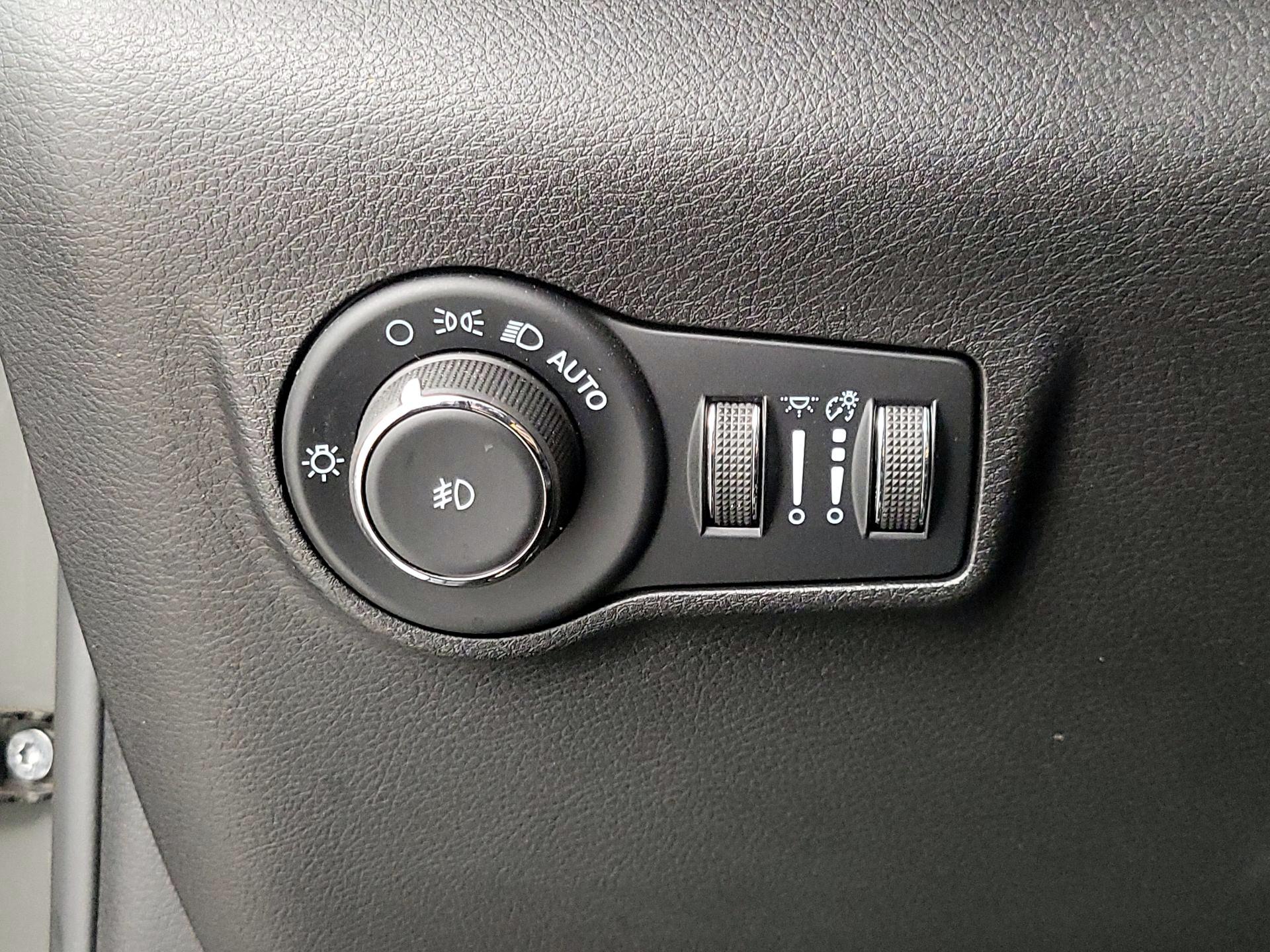 Thumbnail: 2022 Jeep Compass - 13