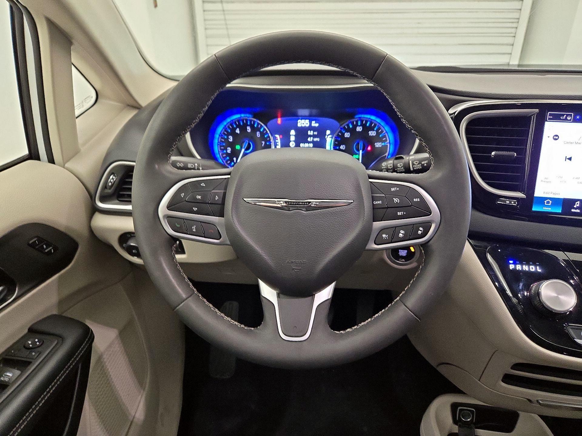 Thumbnail: 2023 Chrysler Pacifica - 10