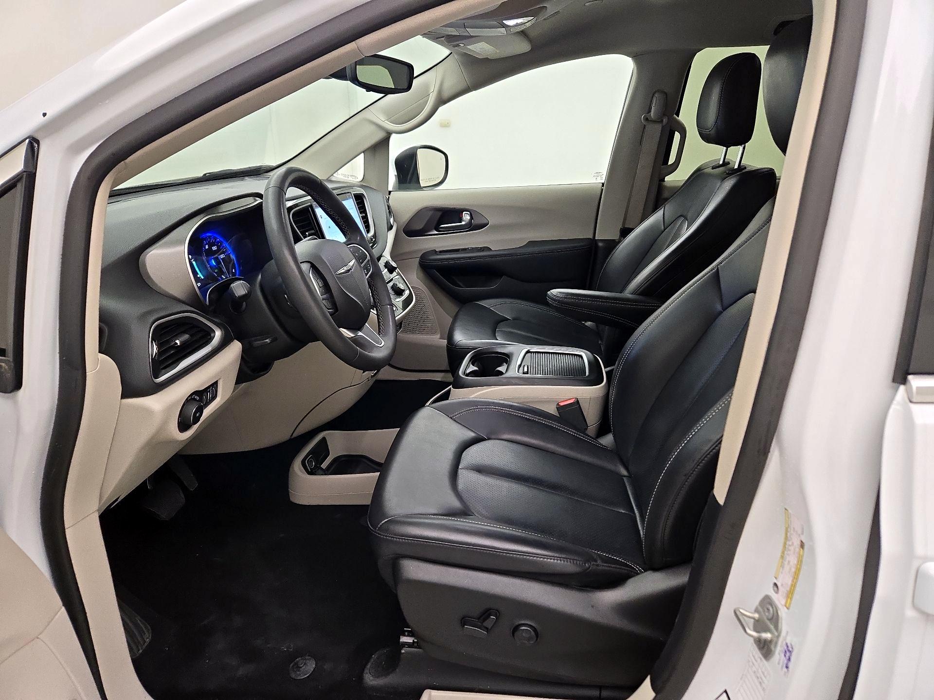 Thumbnail: 2023 Chrysler Pacifica - 11