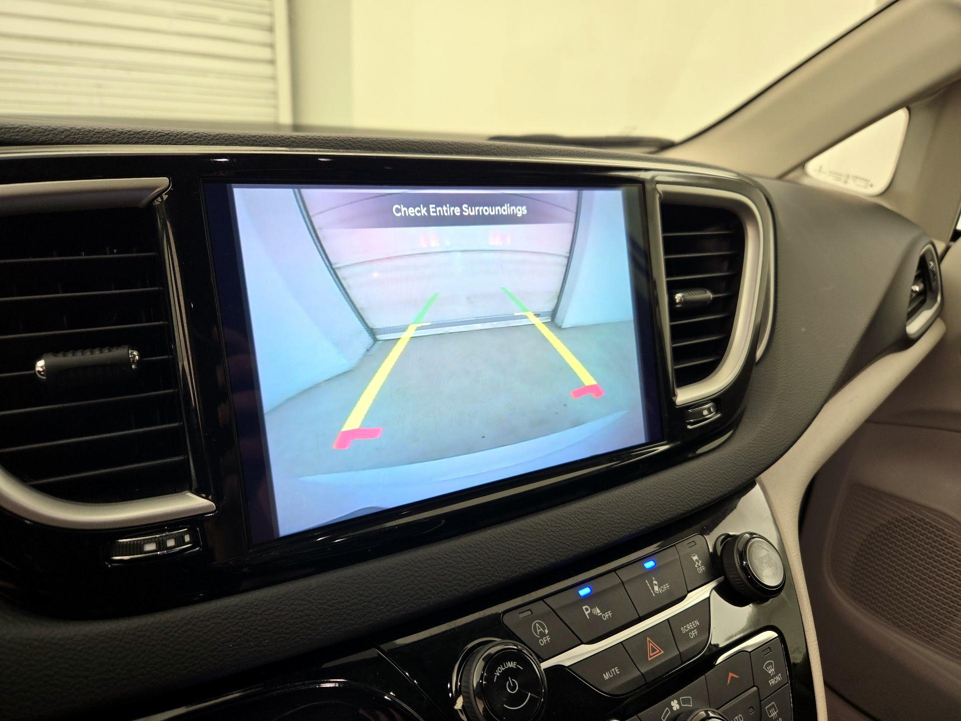 Thumbnail: 2023 Chrysler Pacifica - 14