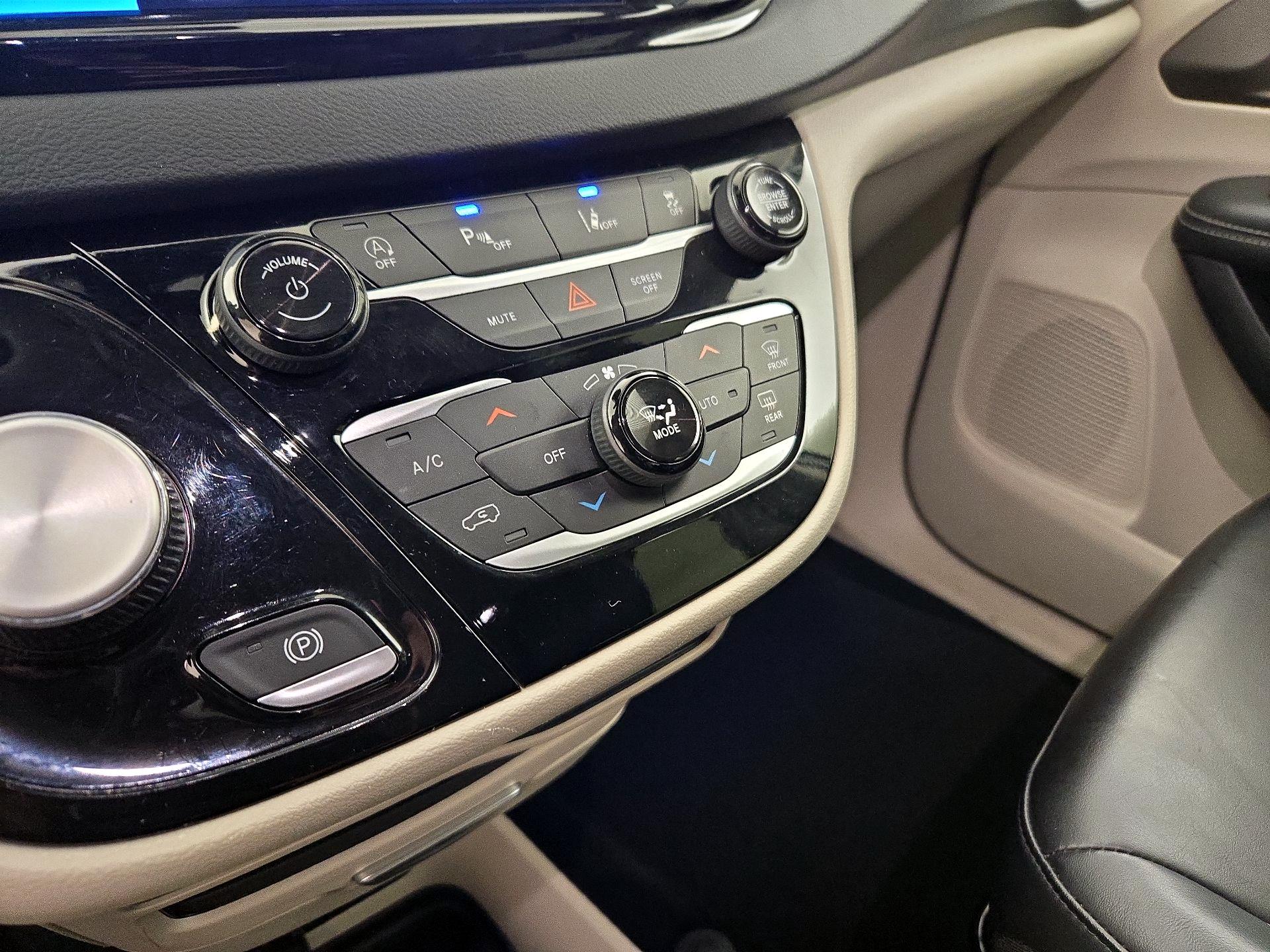 Thumbnail: 2023 Chrysler Pacifica - 16