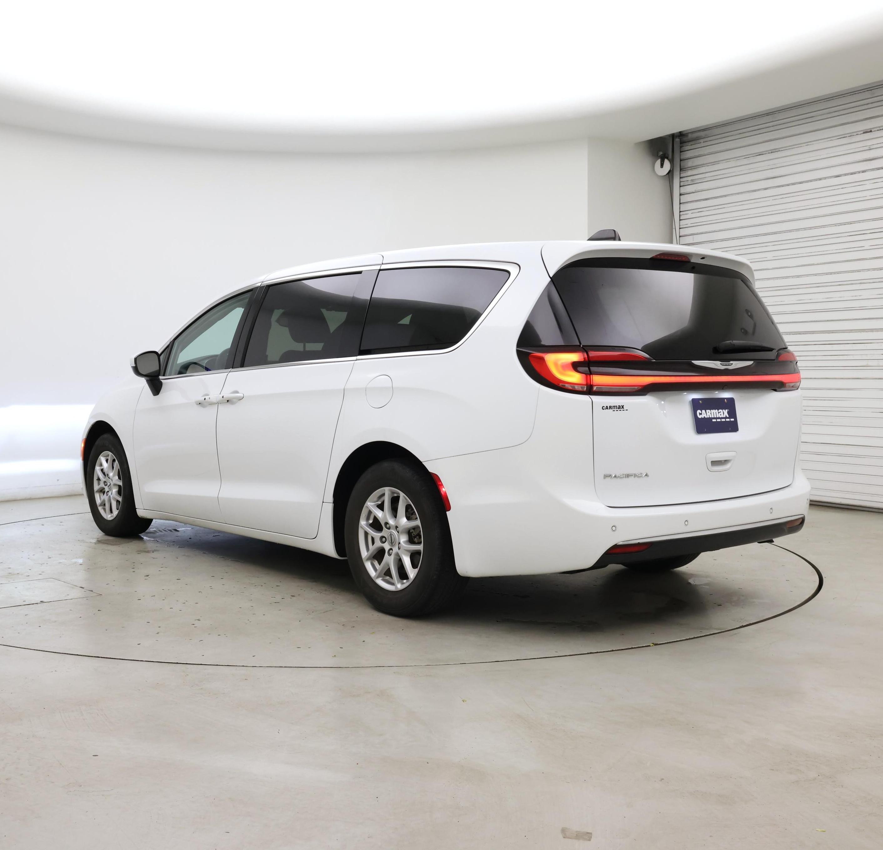 Thumbnail: 2023 Chrysler Pacifica - 2