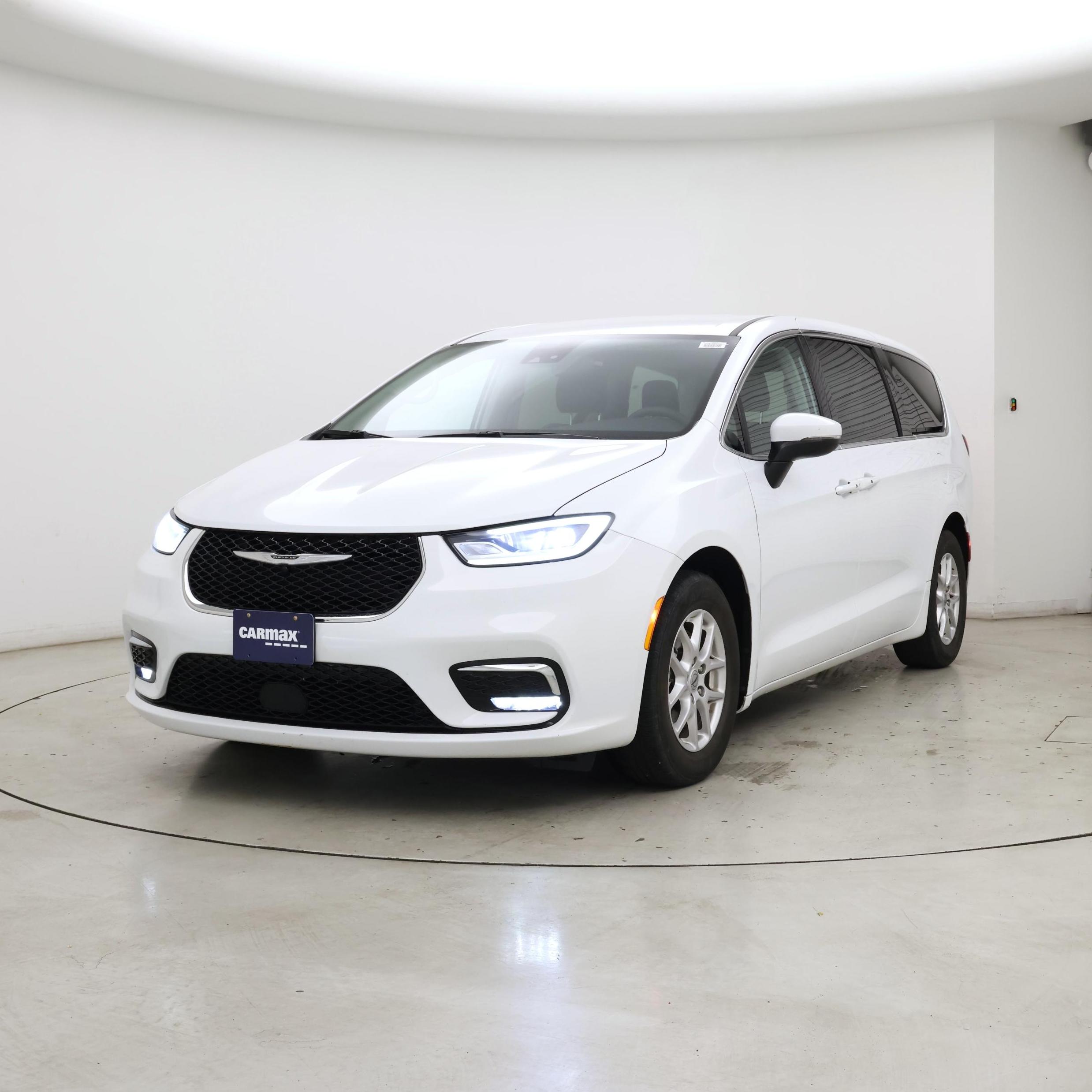 Thumbnail: 2023 Chrysler Pacifica - 4