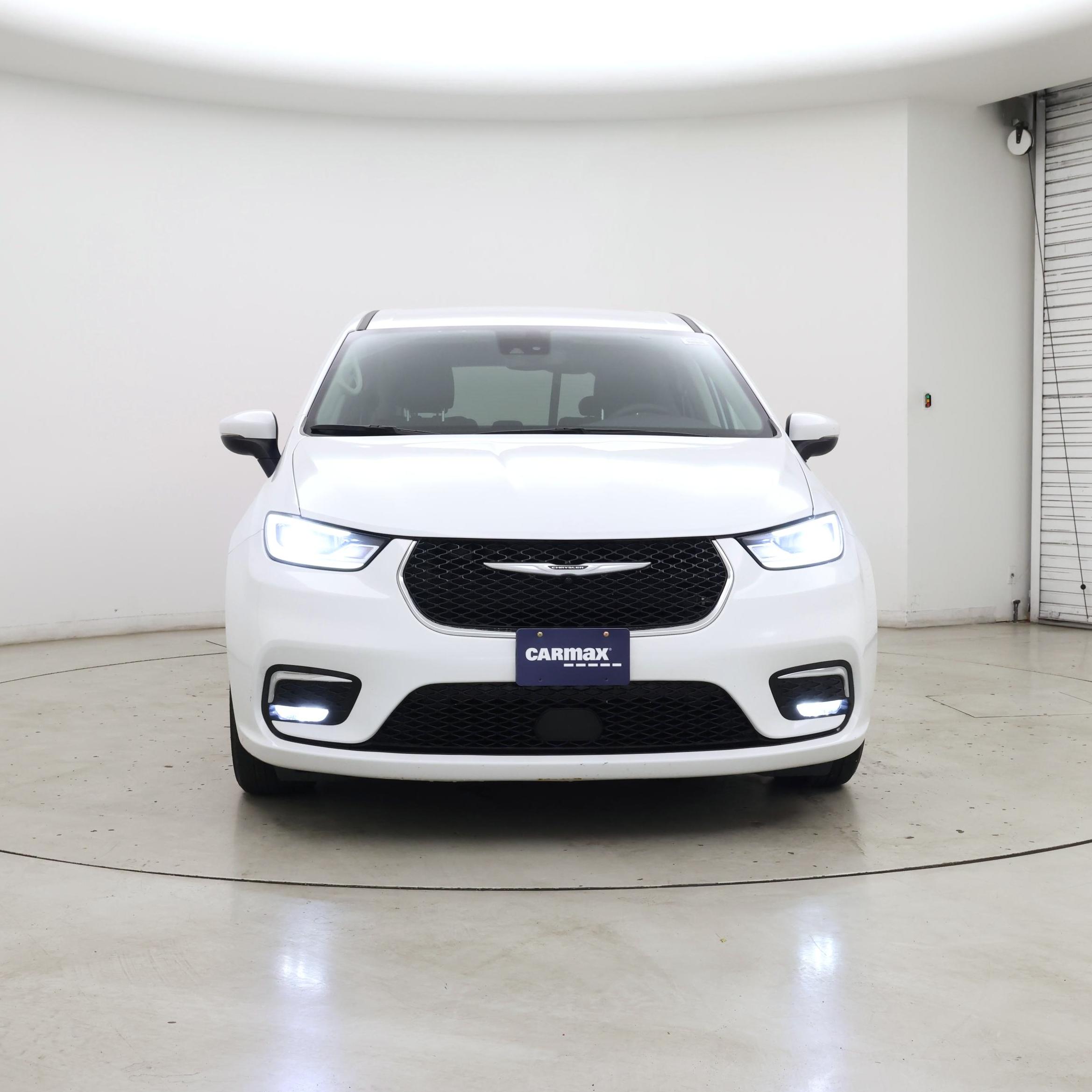 Thumbnail: 2023 Chrysler Pacifica - 5