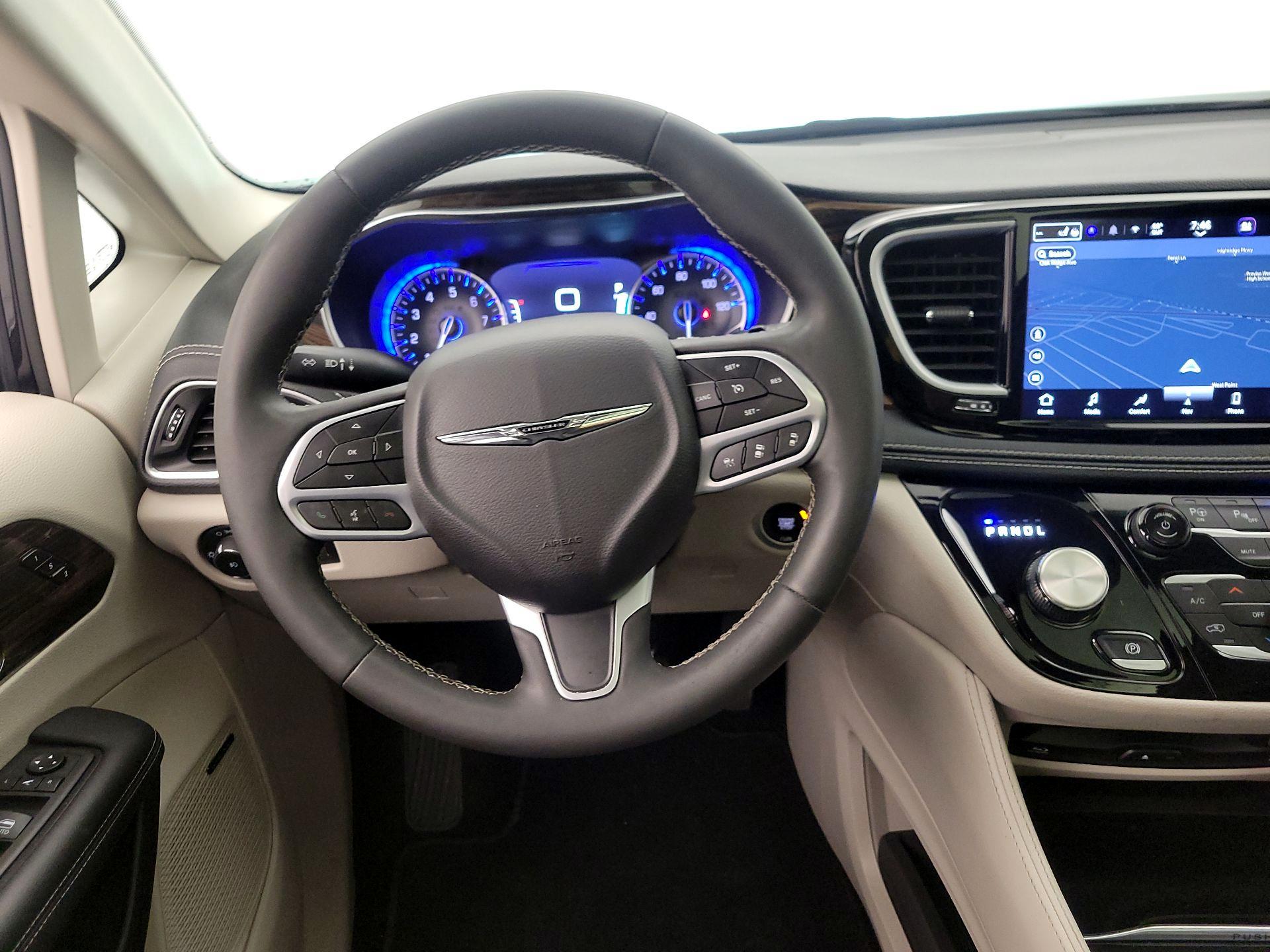 Thumbnail: 2023 Chrysler Pacifica - 10