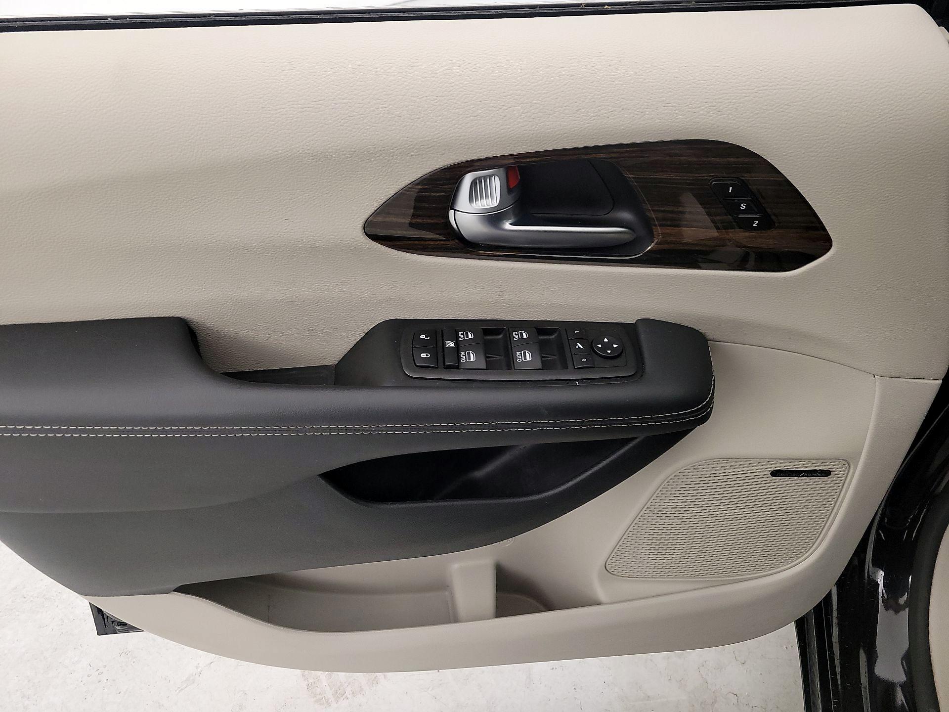 Thumbnail: 2023 Chrysler Pacifica - 12