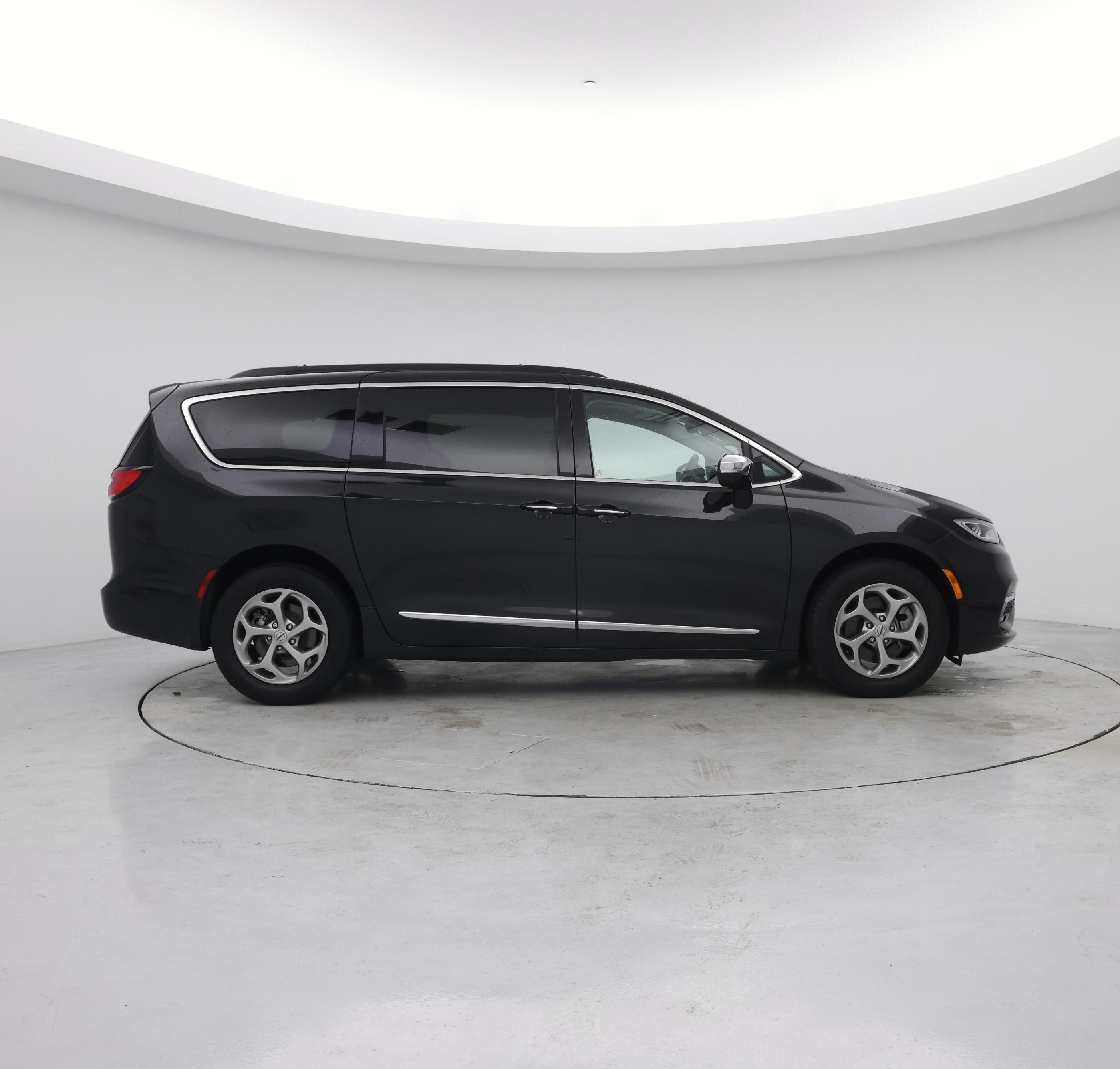 Thumbnail: 2023 Chrysler Pacifica - 7