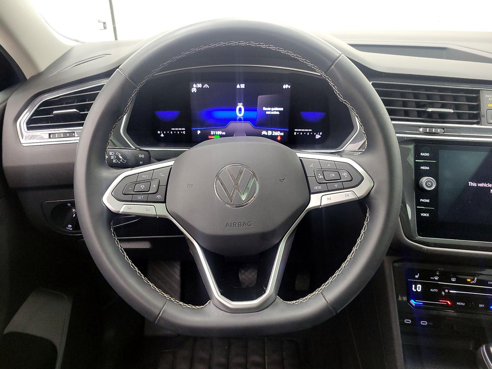 Thumbnail: 2022 Volkswagen Tiguan - 10