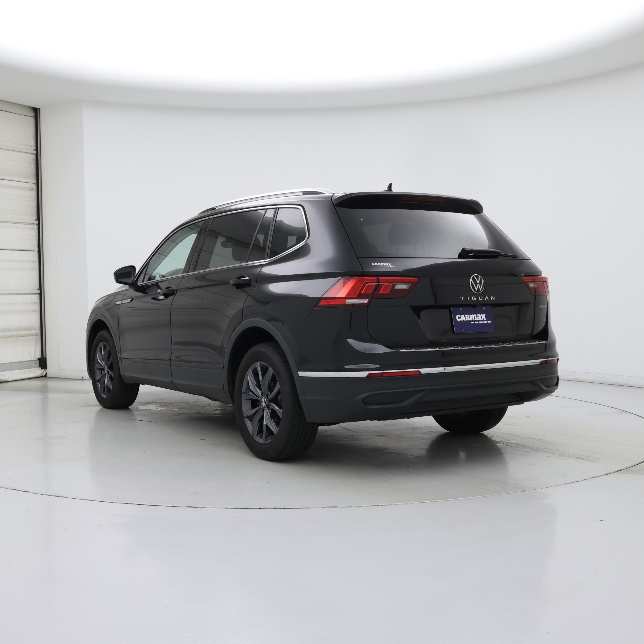 Thumbnail: 2022 Volkswagen Tiguan - 2