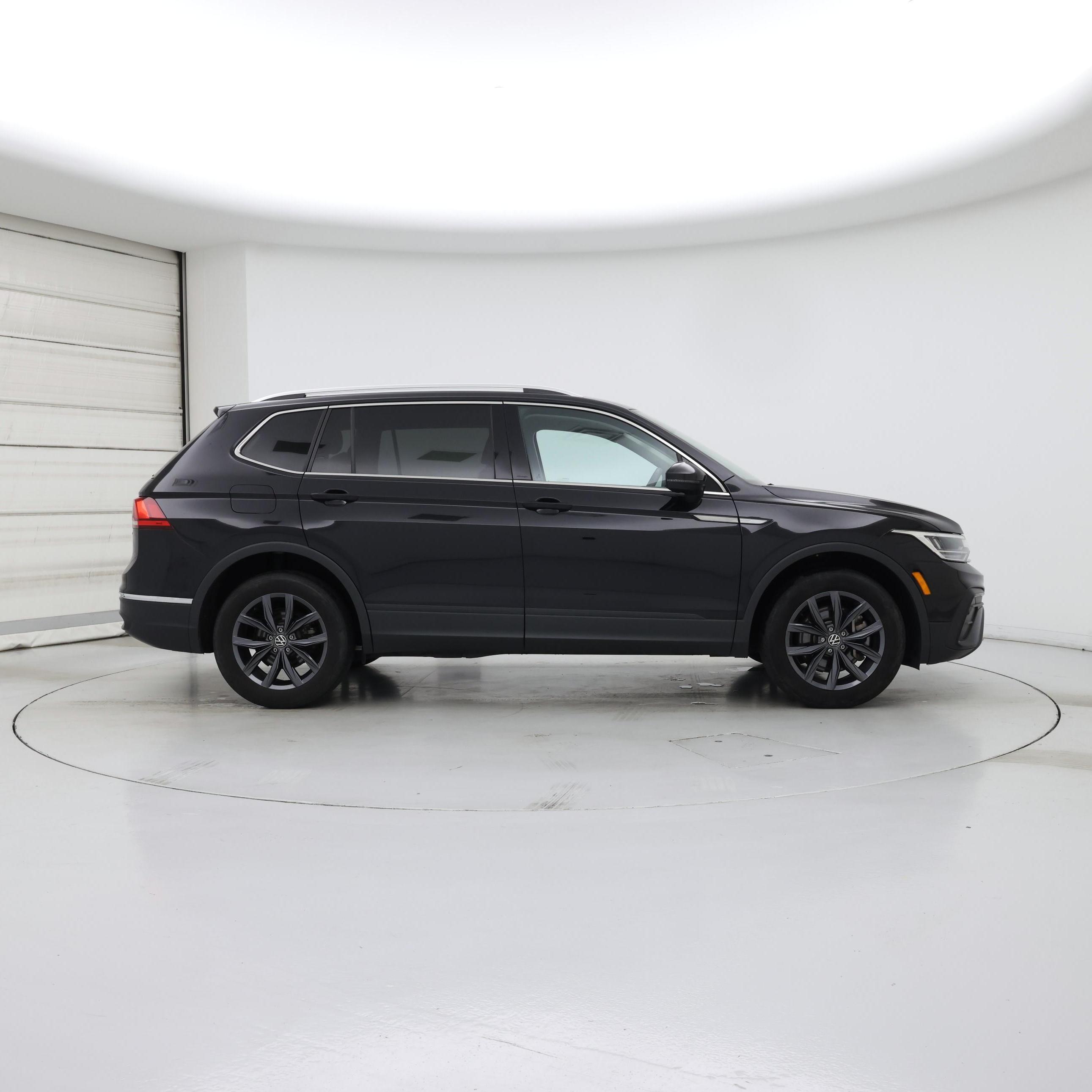 Thumbnail: 2022 Volkswagen Tiguan - 7