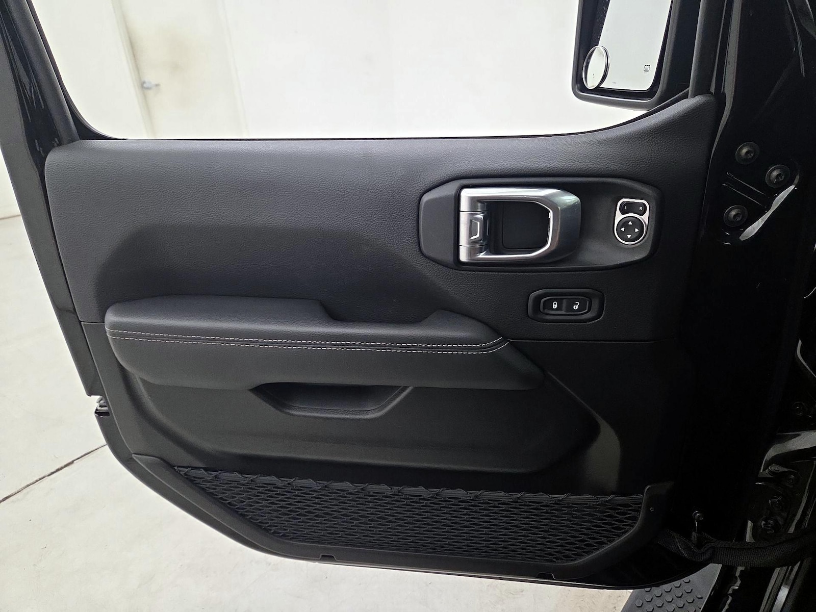 2022 Jeep Wrangler Unlimited Sahara - Photo 13