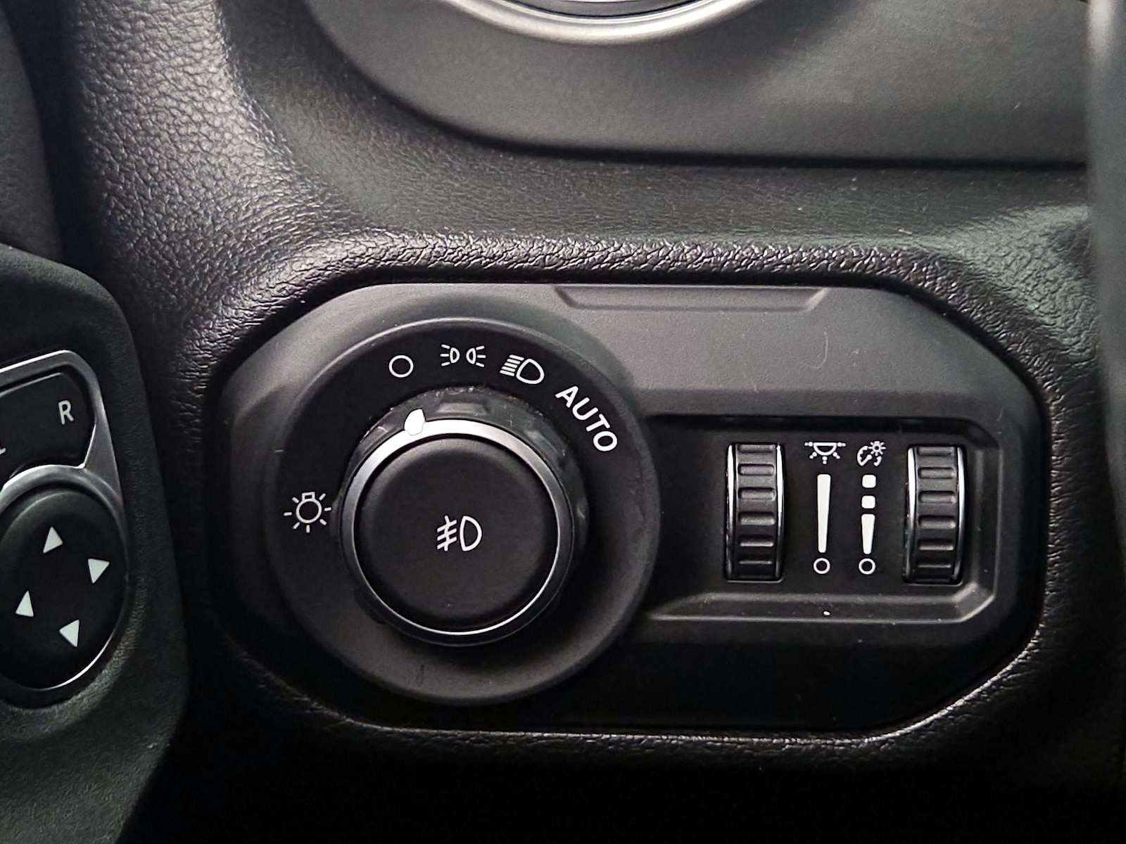 2022 Jeep Wrangler Unlimited Sahara - Photo 14