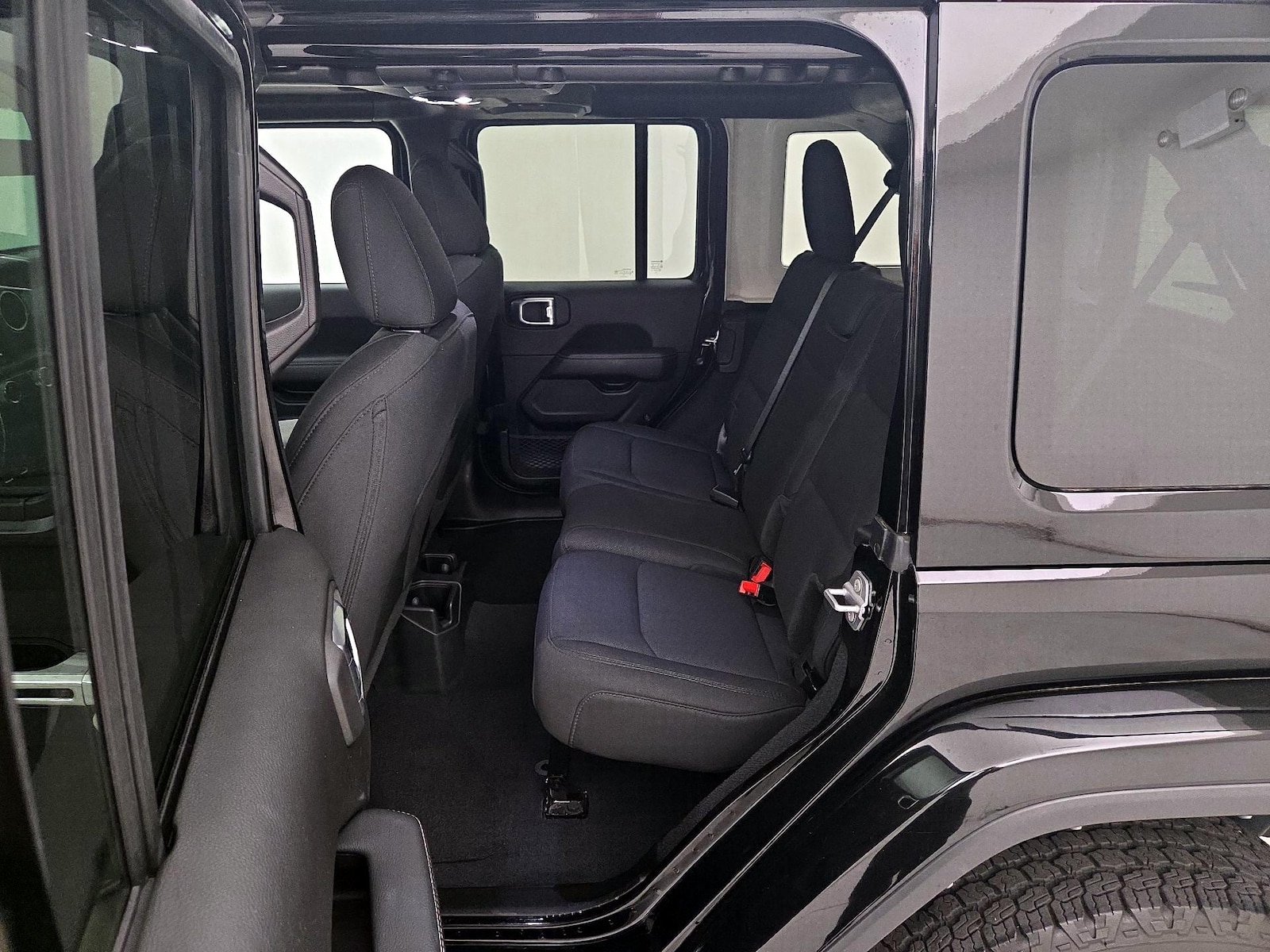 2022 Jeep Wrangler Unlimited Sahara - Photo 20