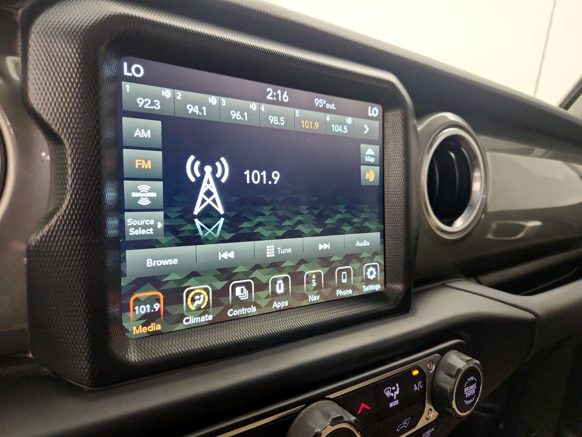 Thumbnail: 2022 Jeep Wrangler - 16