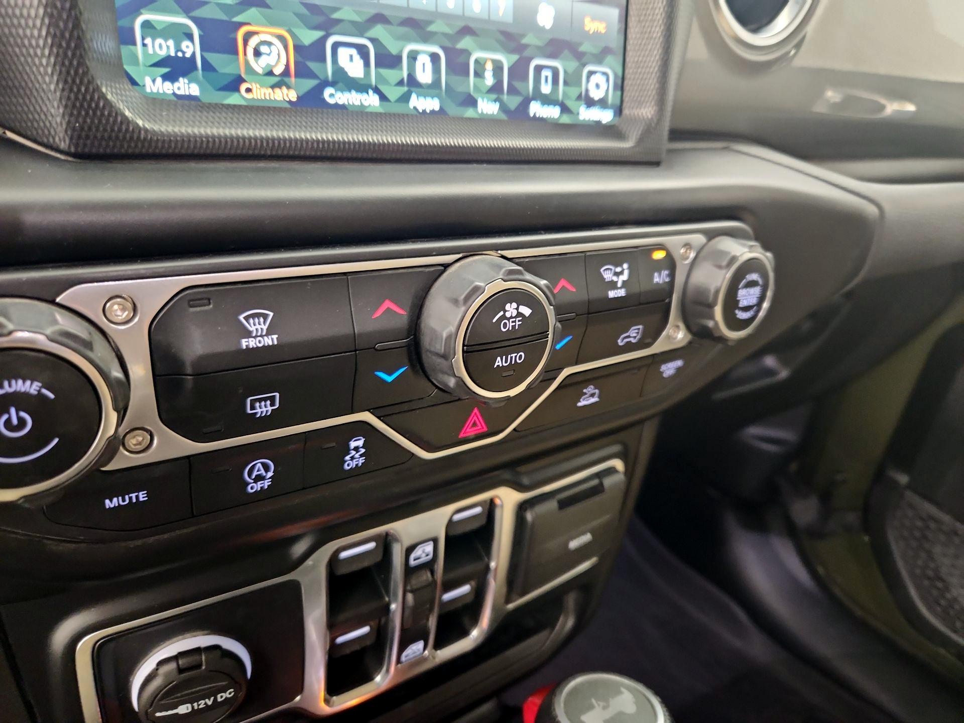 Thumbnail: 2022 Jeep Wrangler - 17