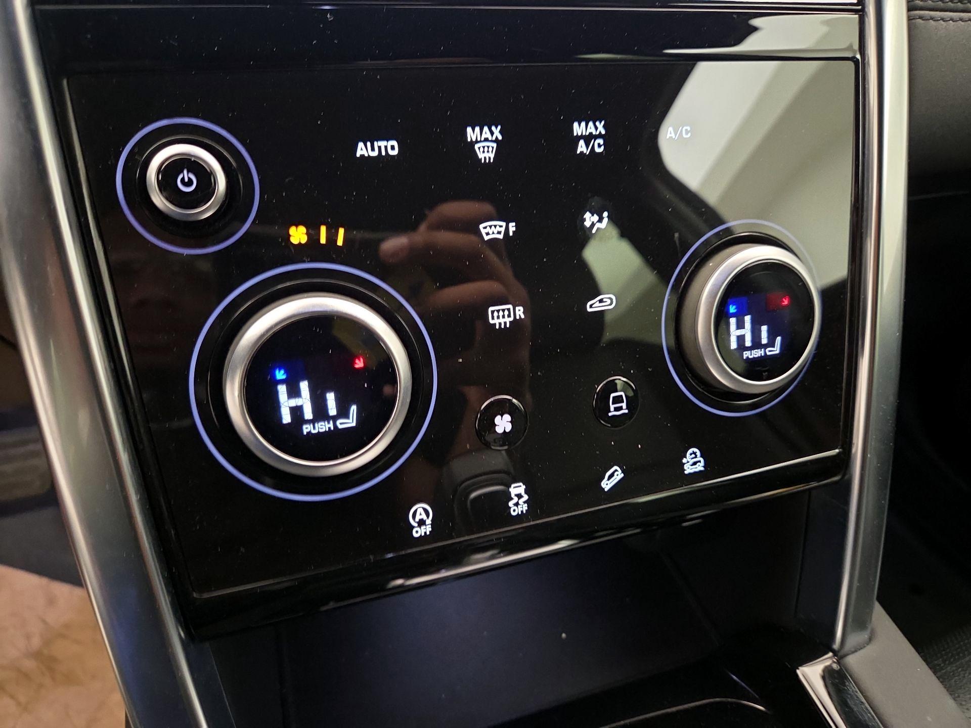 Thumbnail: 2021 Land Rover Discovery Sport - 17