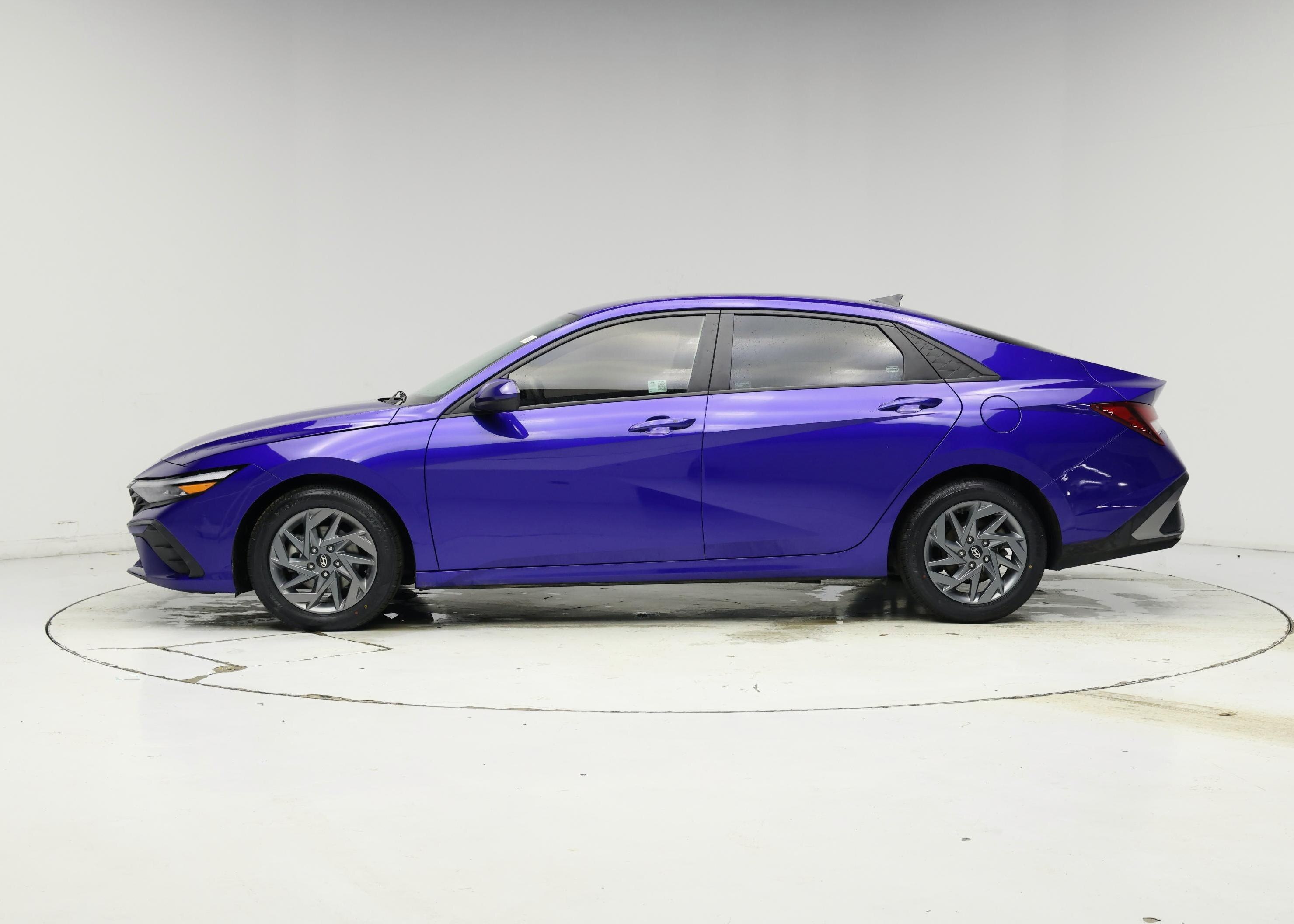 Thumbnail: 2024 Hyundai Elantra - 3