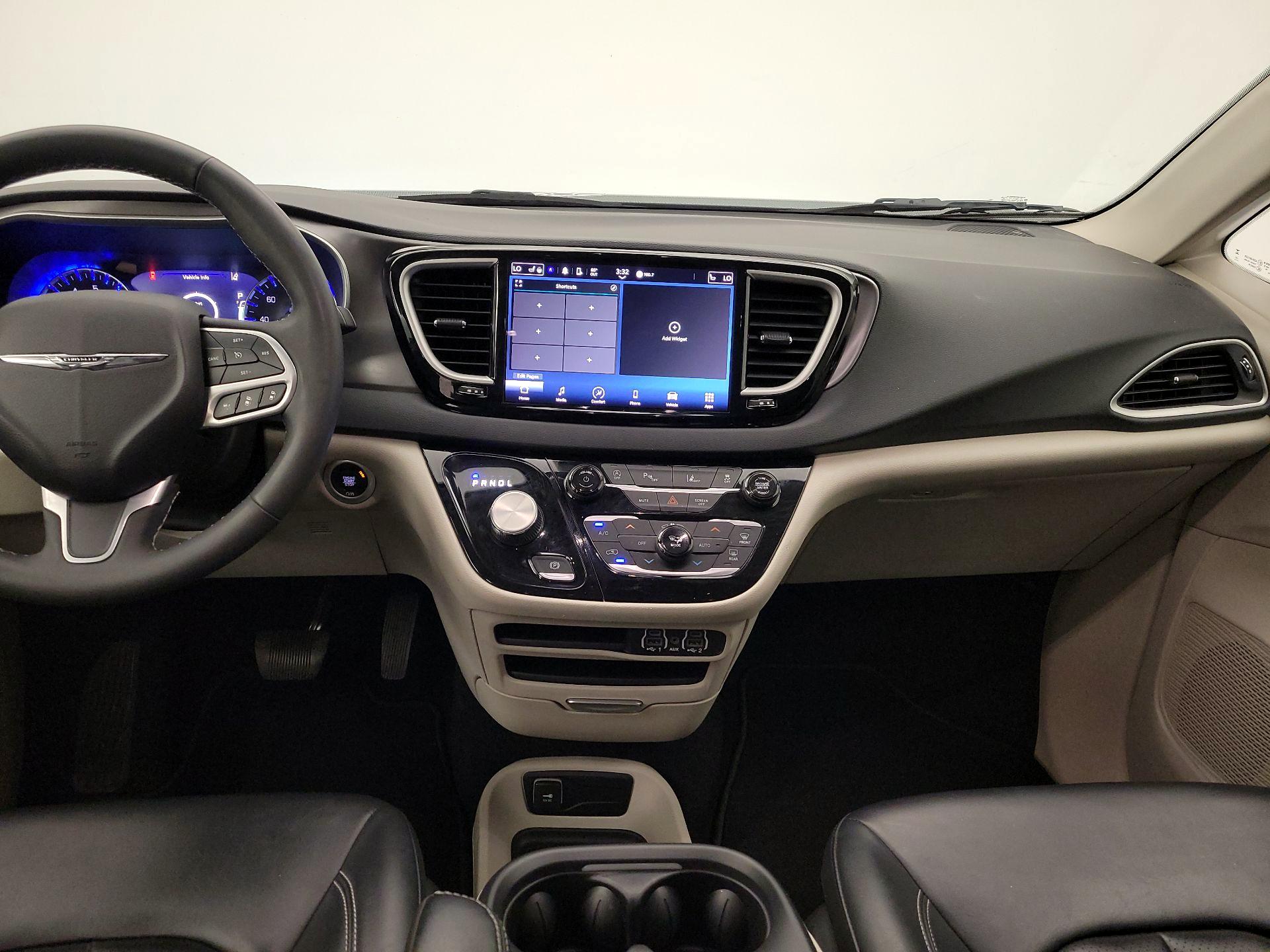 Thumbnail: 2023 Chrysler Pacifica - 9