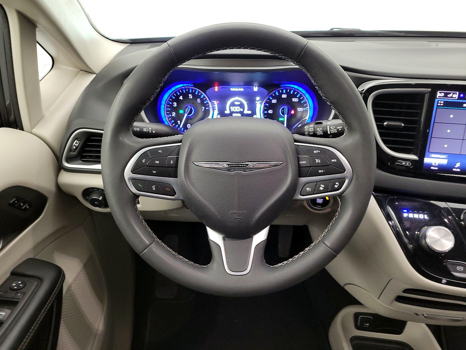 Thumbnail: 2023 Chrysler Pacifica - 10