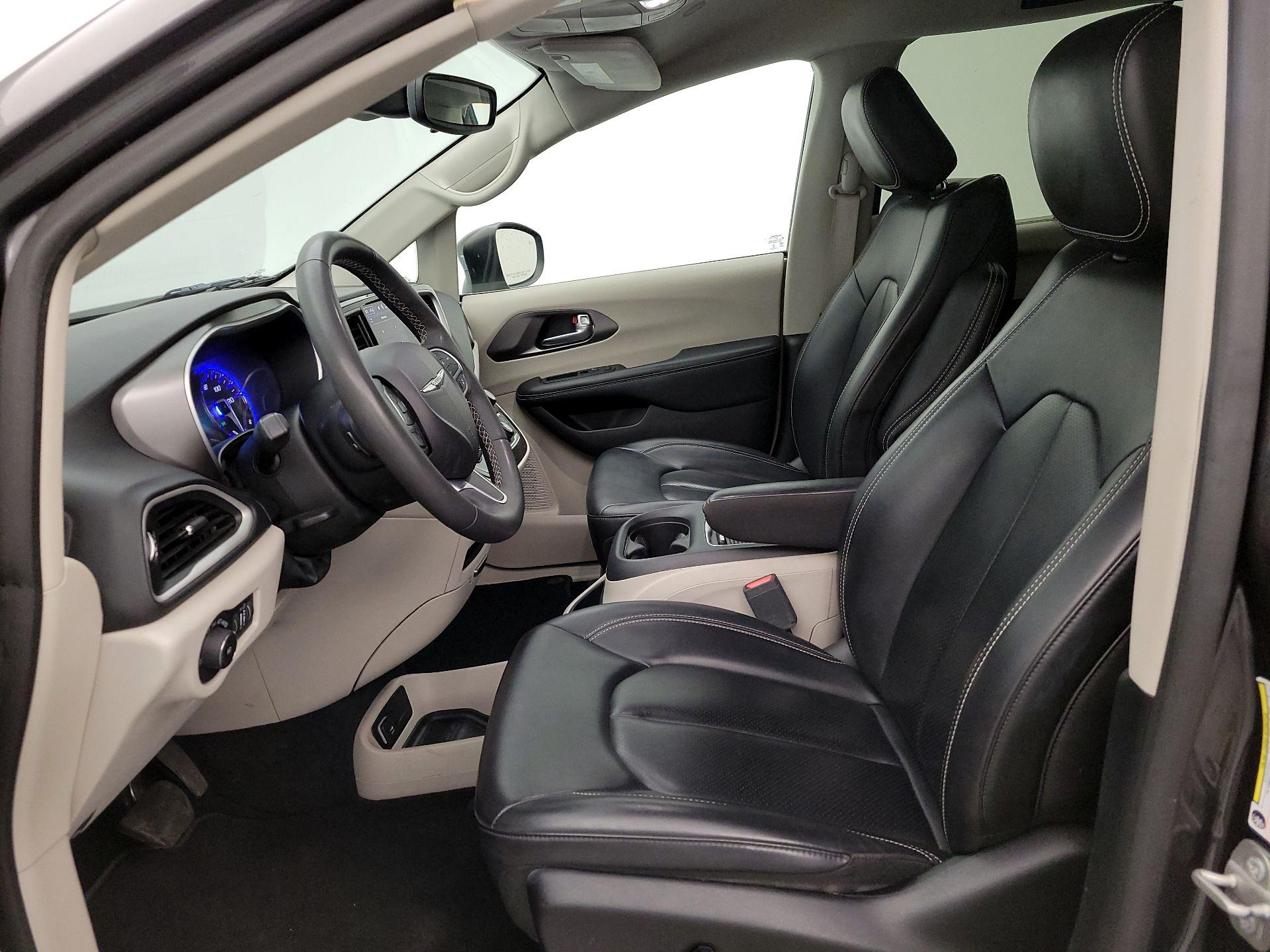 Thumbnail: 2023 Chrysler Pacifica - 11