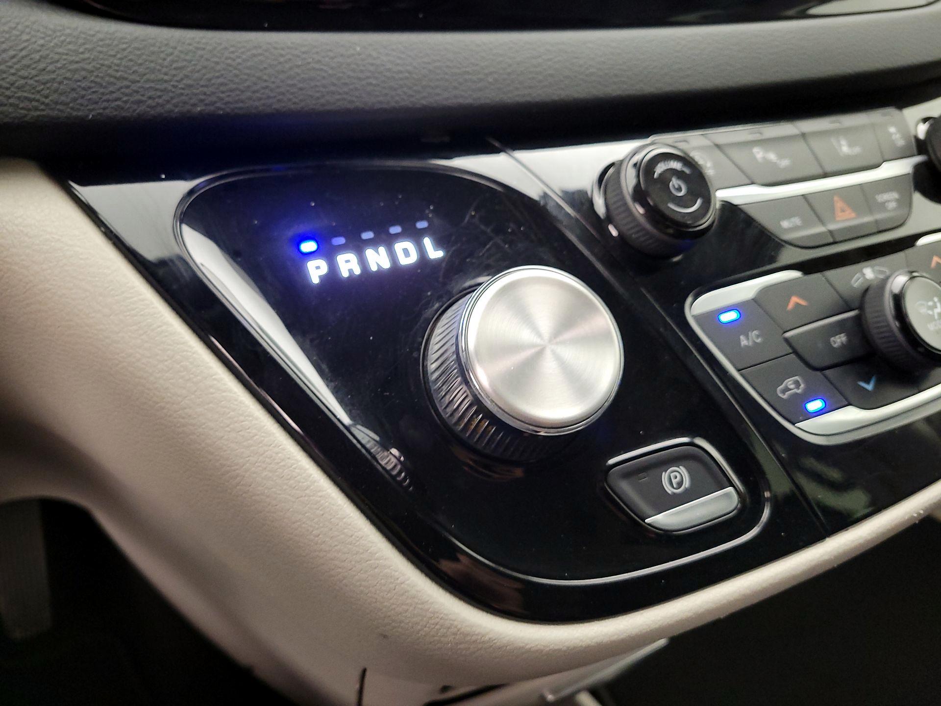 Thumbnail: 2023 Chrysler Pacifica - 17